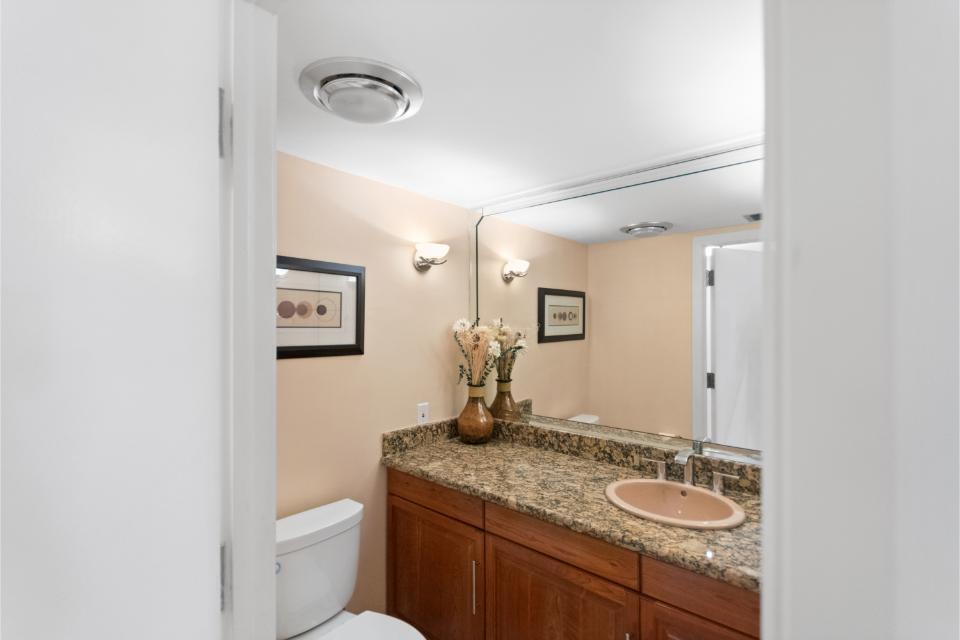OLD PORT COVE LAKE POINT TOWER CONDO - Residential