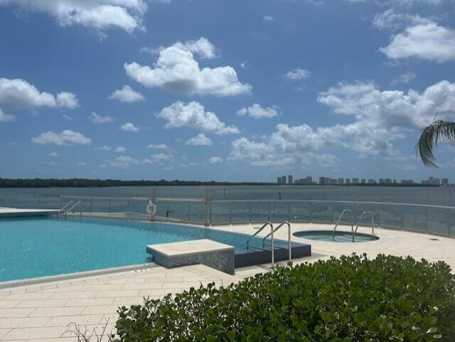 OLD PORT COVE LAKE POINT TOWER CONDO - Residential