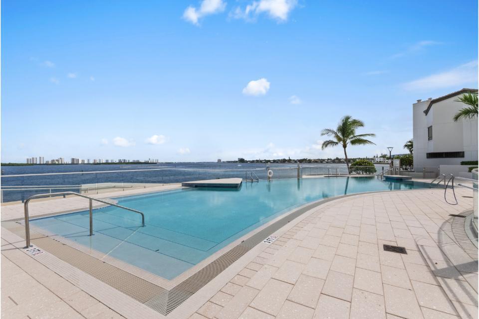 OLD PORT COVE LAKE POINT TOWER CONDO - Residential