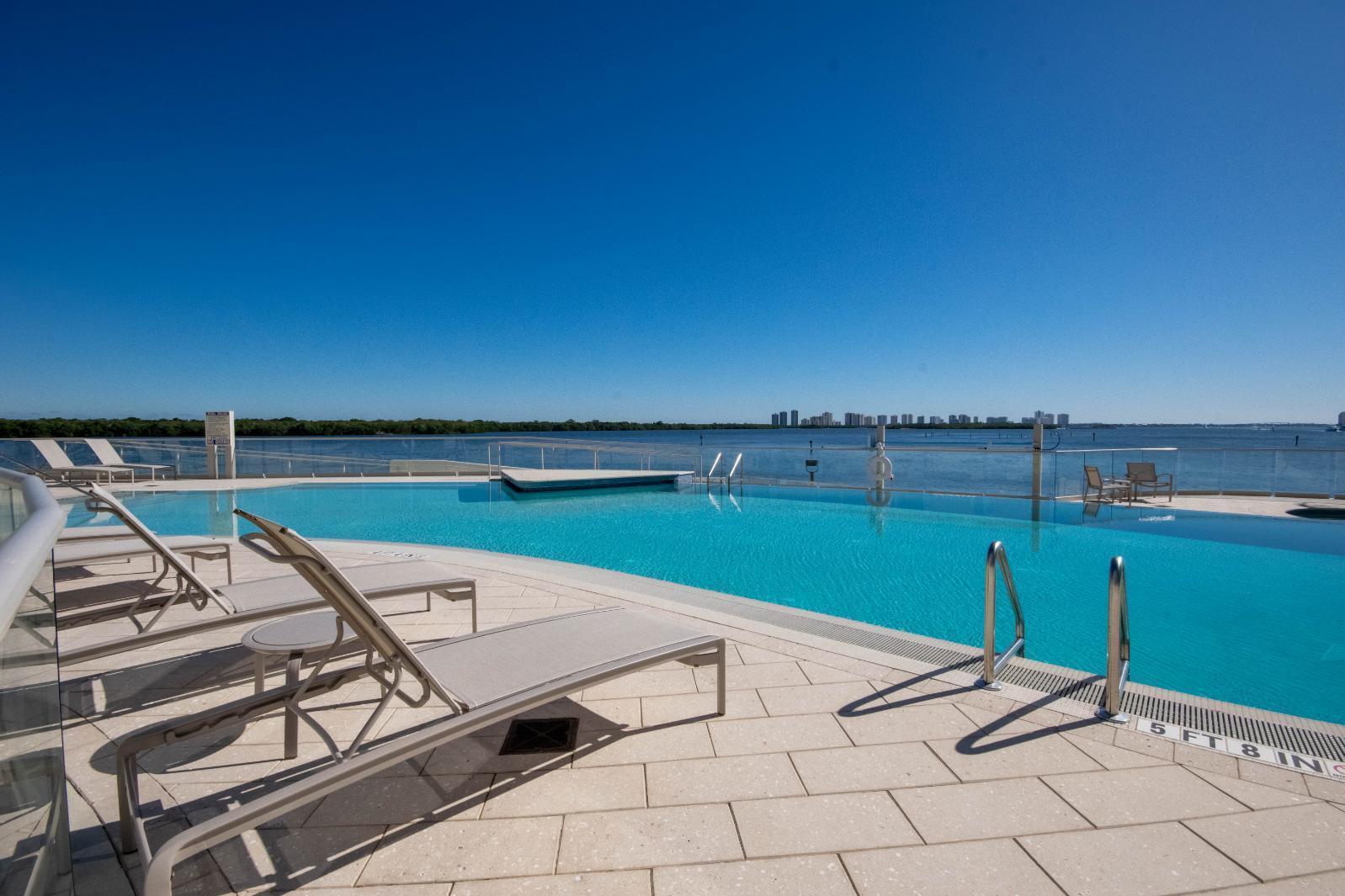 OLD PORT COVE LAKE POINT TOWER CONDO - Residential
