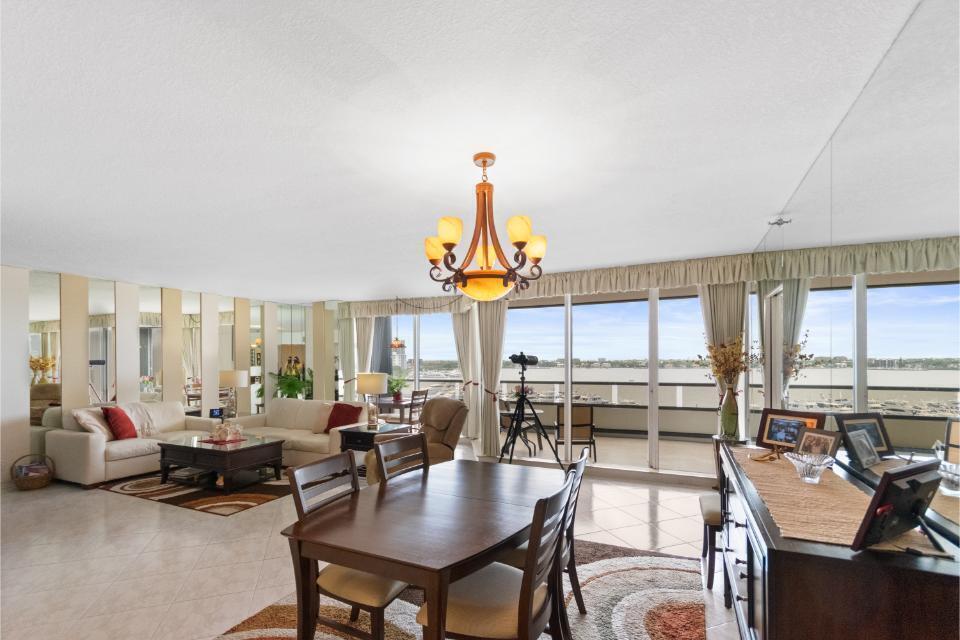 OLD PORT COVE LAKE POINT TOWER CONDO - Residential