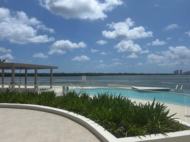 OLD PORT COVE LAKE POINT TOWER CONDO - Residential