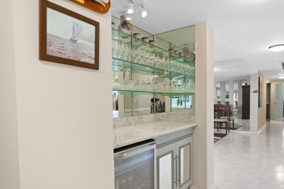OLD PORT COVE LAKE POINT TOWER CONDO - Residential