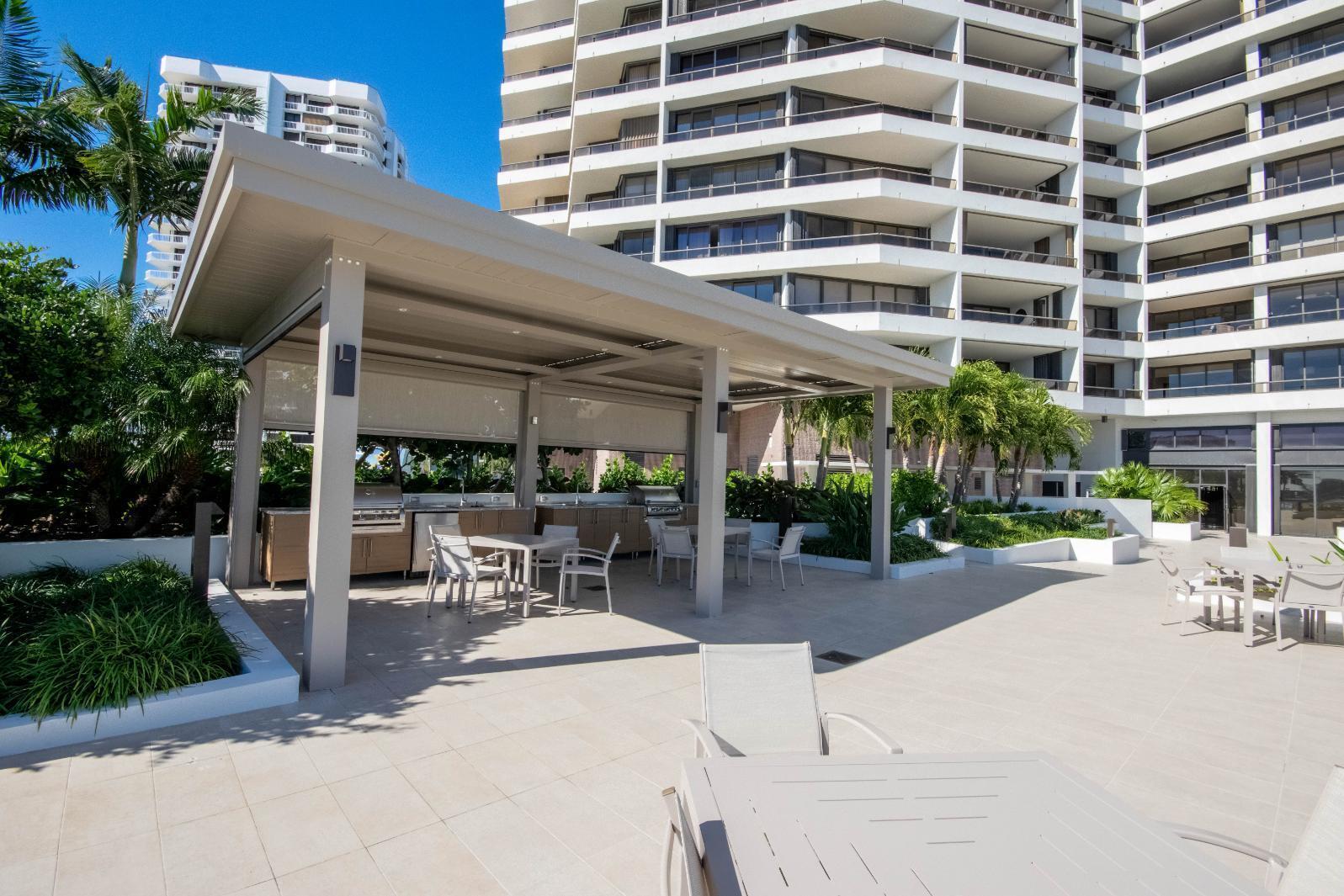 OLD PORT COVE LAKE POINT TOWER CONDO - Residential