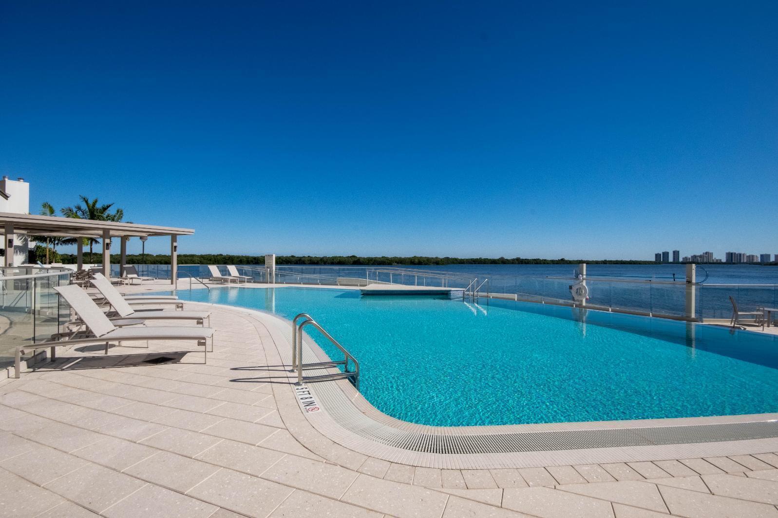 OLD PORT COVE LAKE POINT TOWER CONDO - Residential