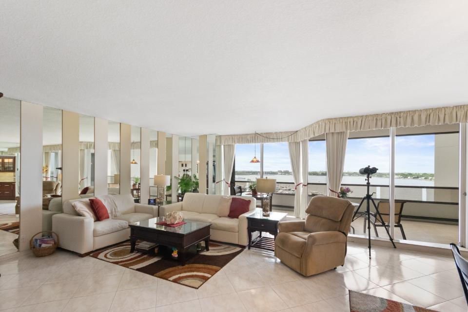 OLD PORT COVE LAKE POINT TOWER CONDO - Residential