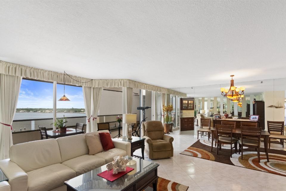 OLD PORT COVE LAKE POINT TOWER CONDO - Residential