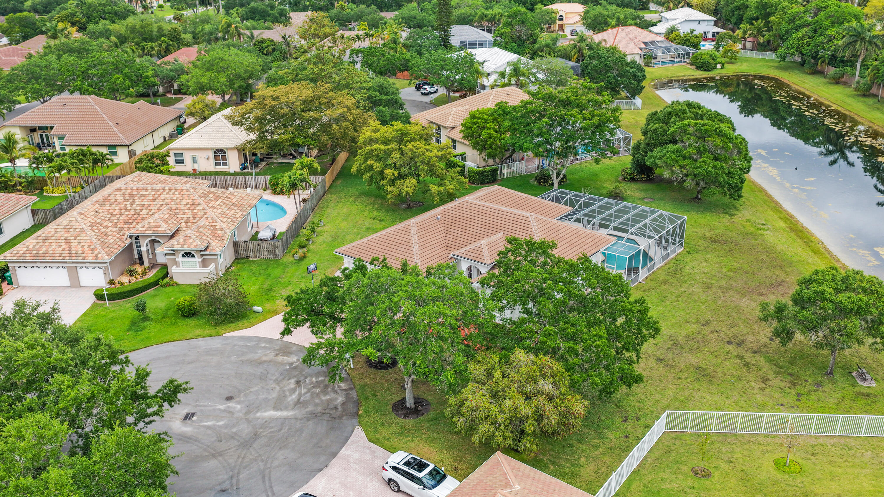 ESTATES OF STIRLING LAKE - Residential
