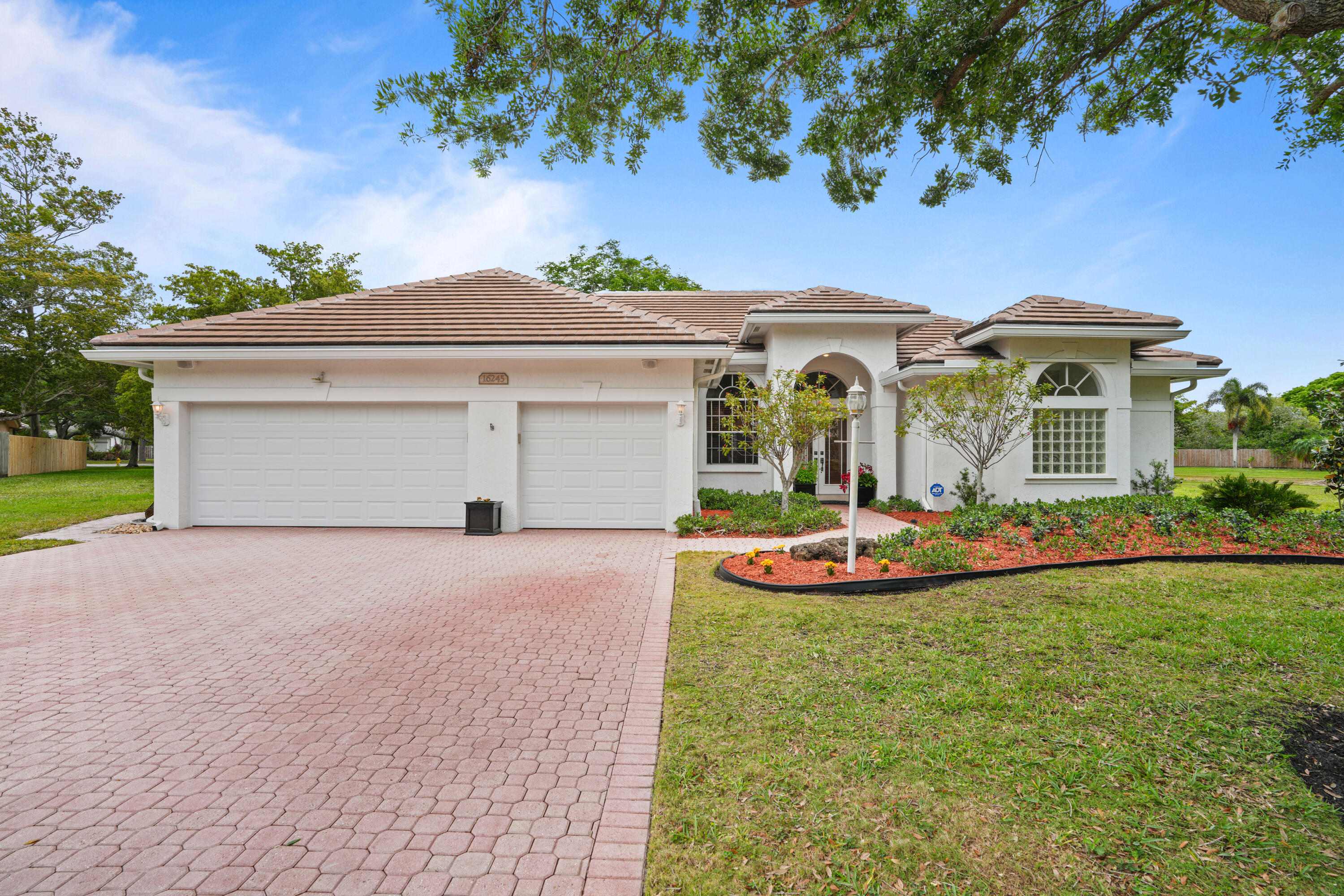 ESTATES OF STIRLING LAKE - Residential