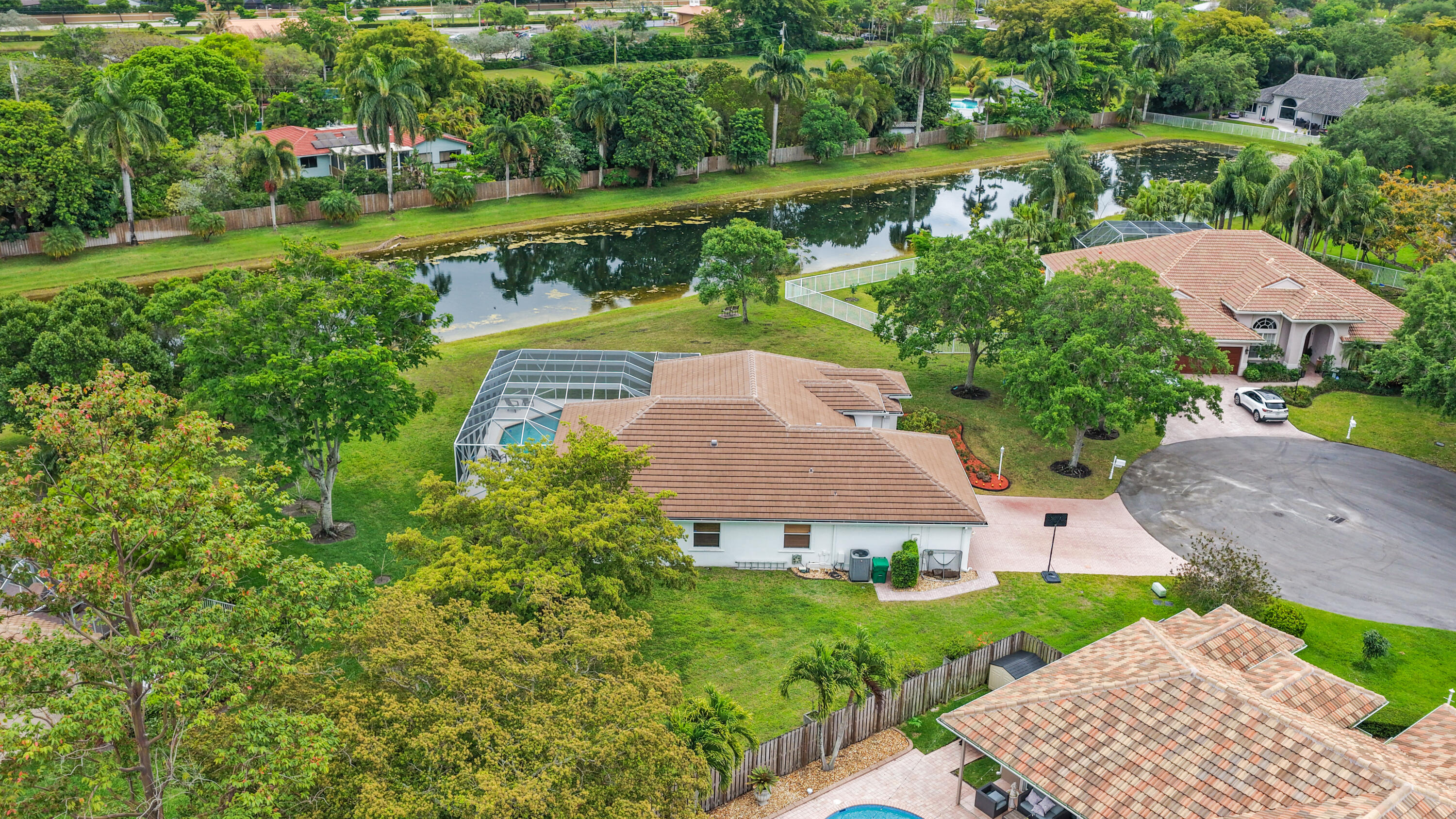 ESTATES OF STIRLING LAKE - Residential