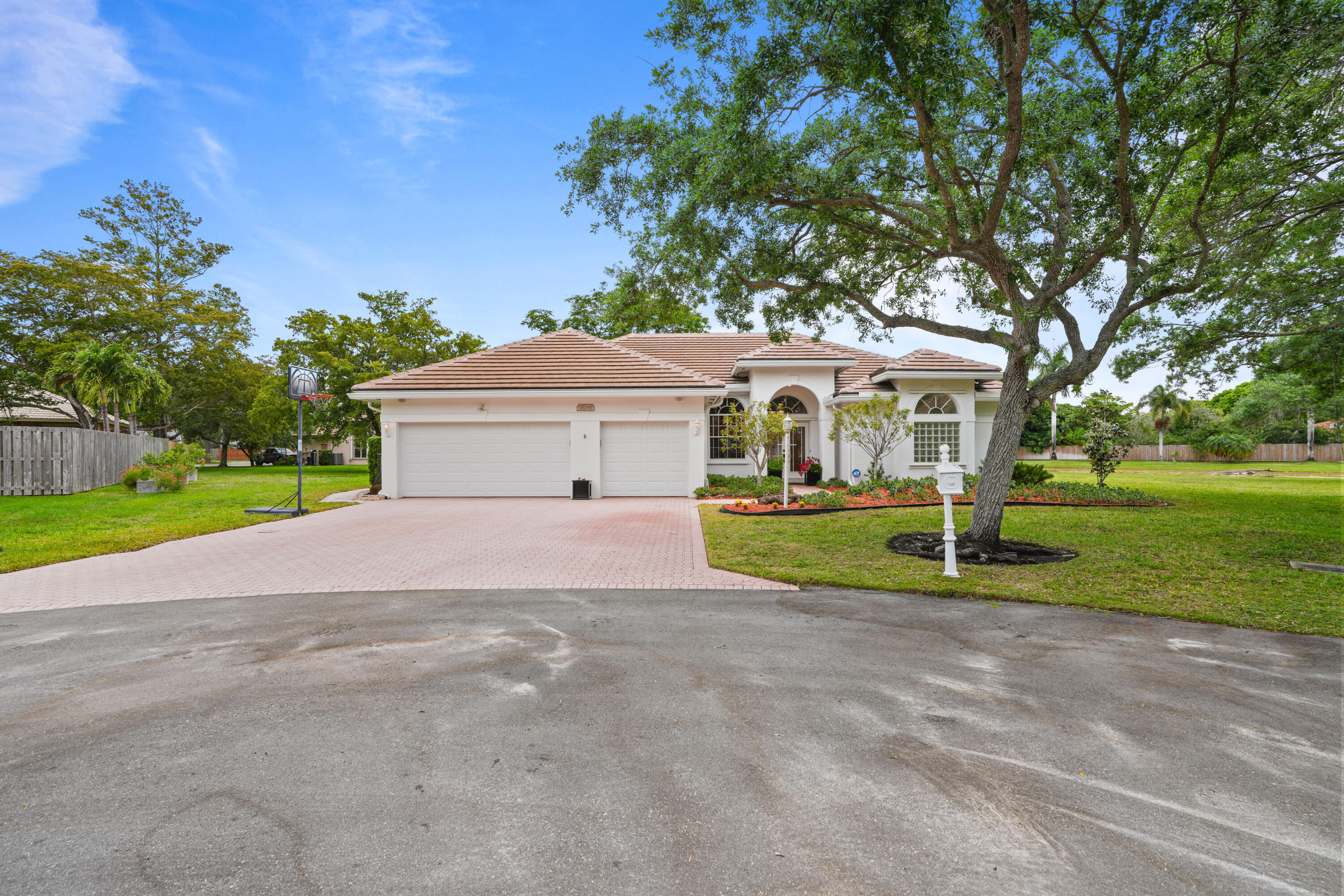 ESTATES OF STIRLING LAKE - Residential