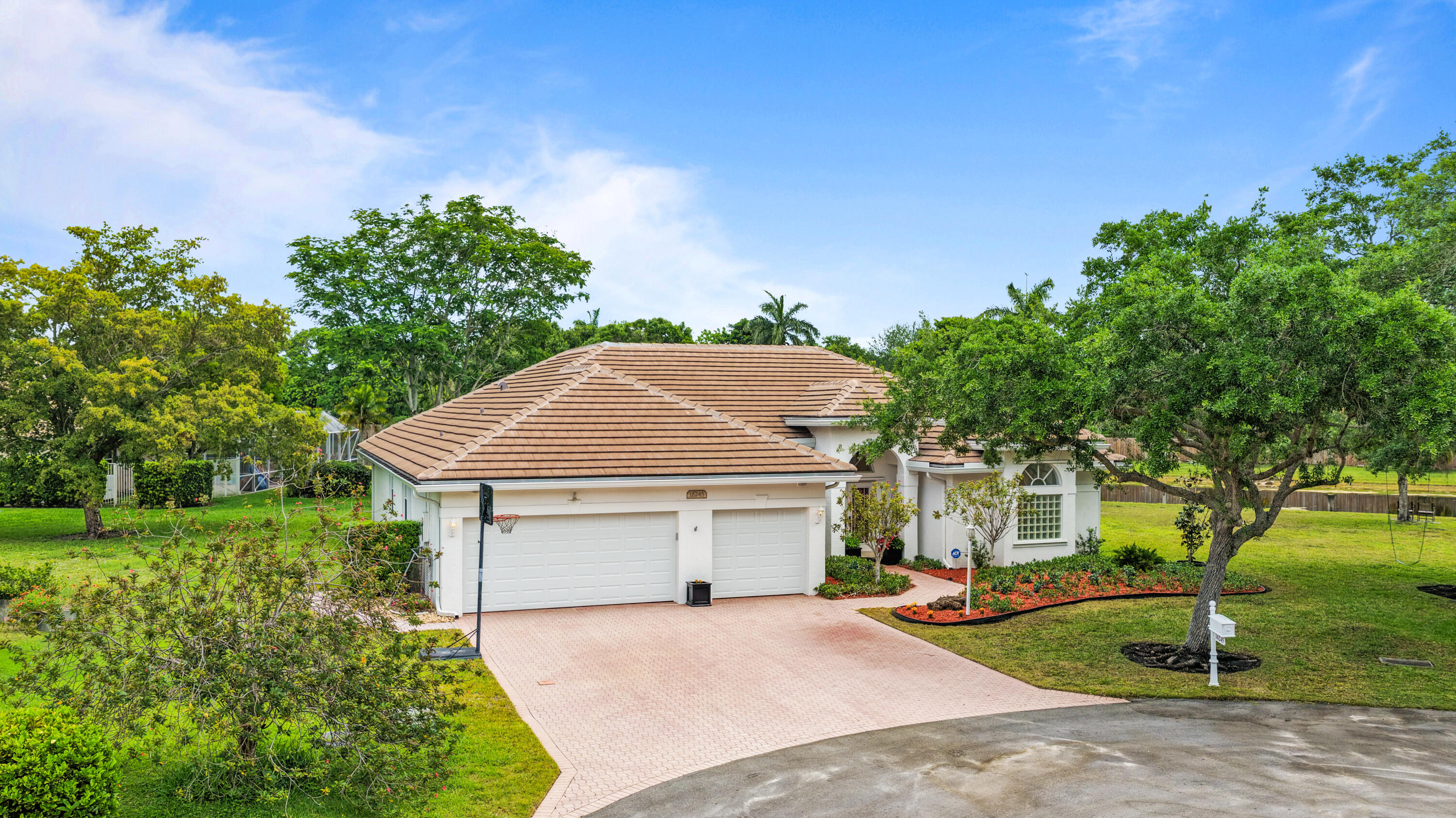 ESTATES OF STIRLING LAKE - Residential