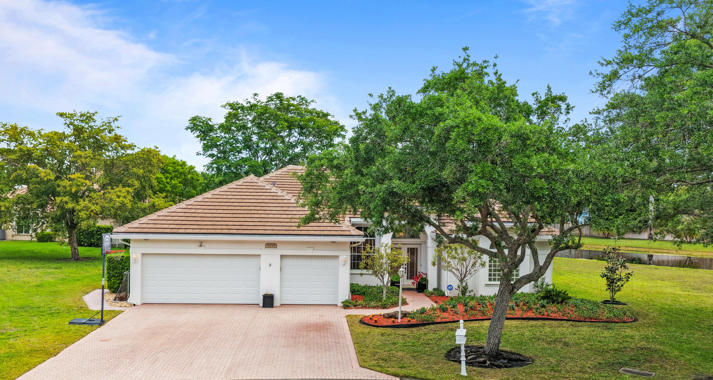 ESTATES OF STIRLING LAKE - Residential