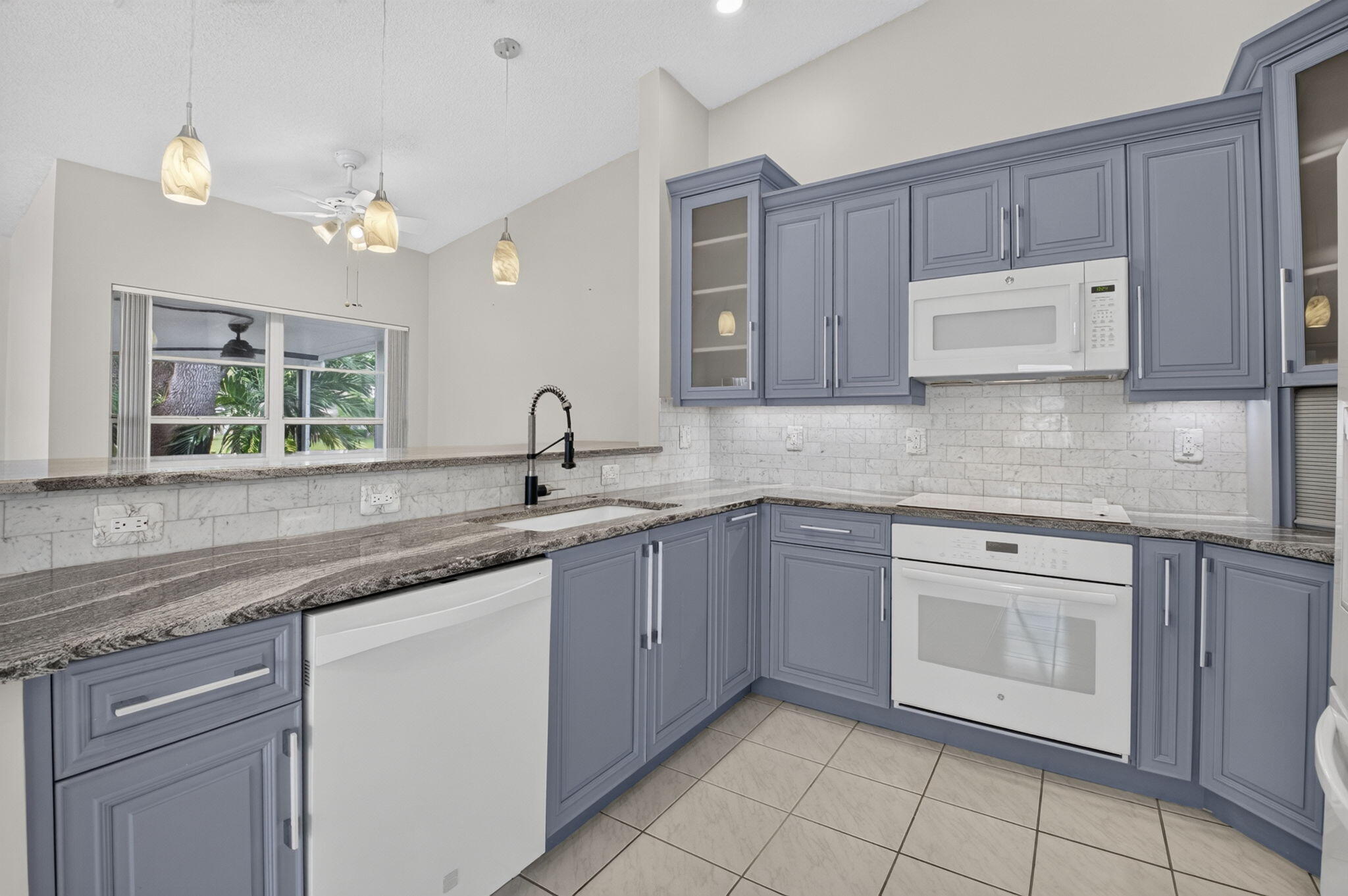 BOCA SPRINGS - Residential