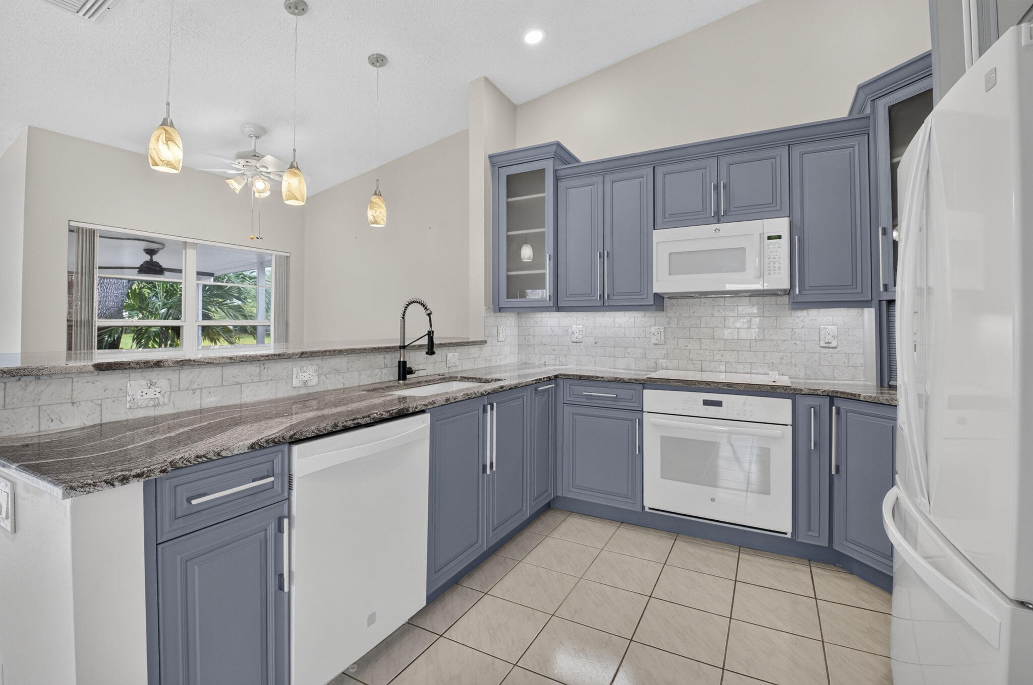 BOCA SPRINGS - Residential