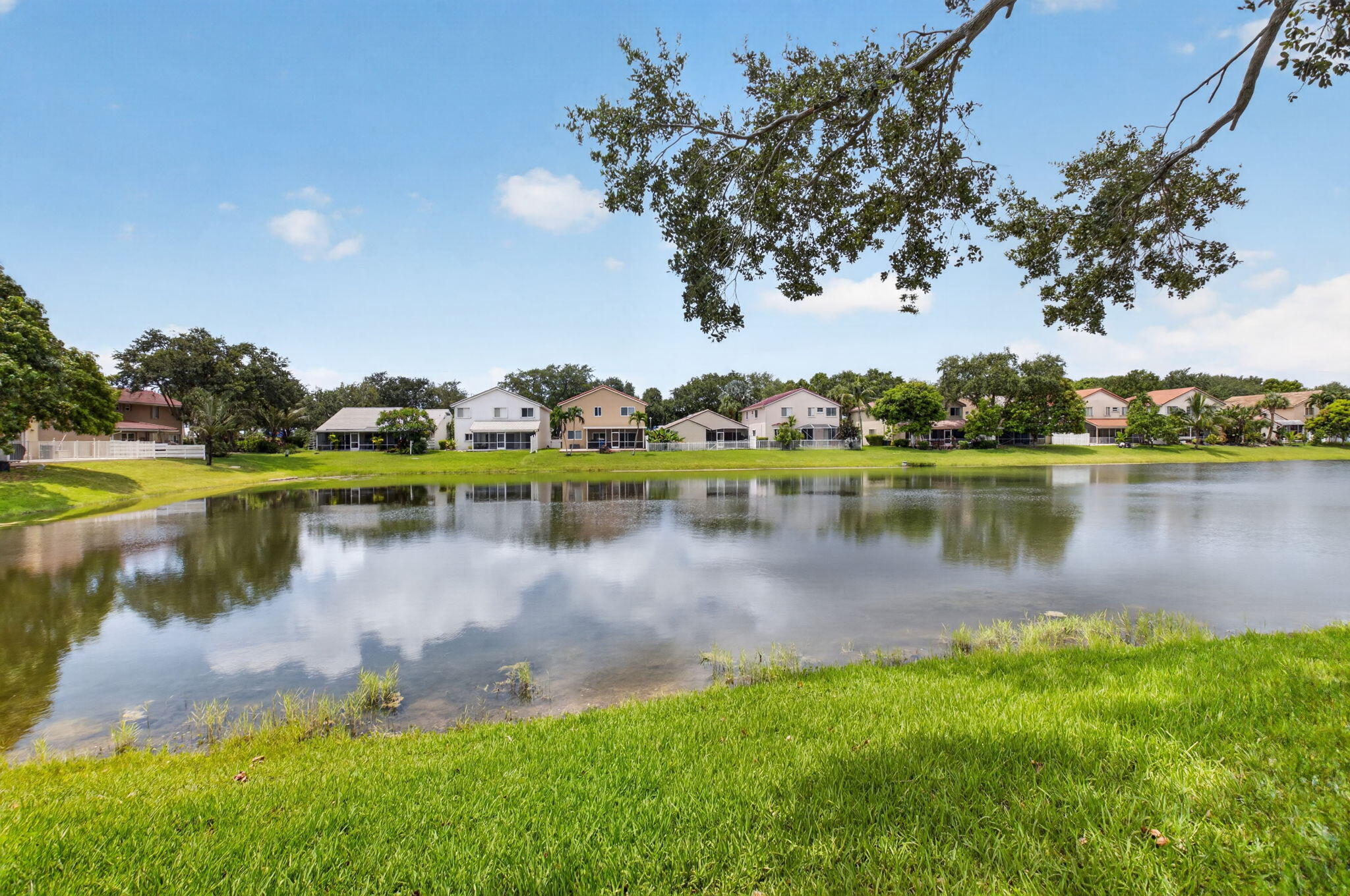BOCA SPRINGS - Residential