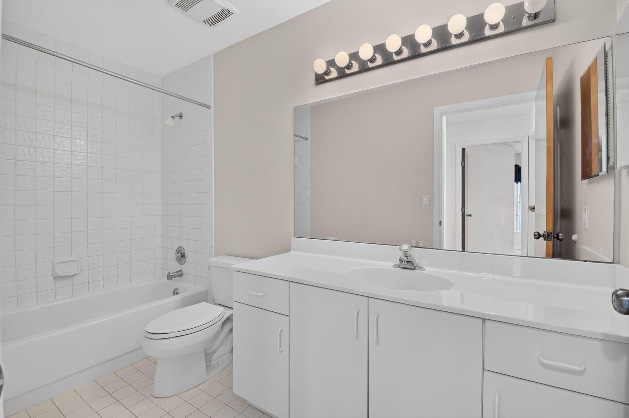 BOCA SPRINGS - Residential