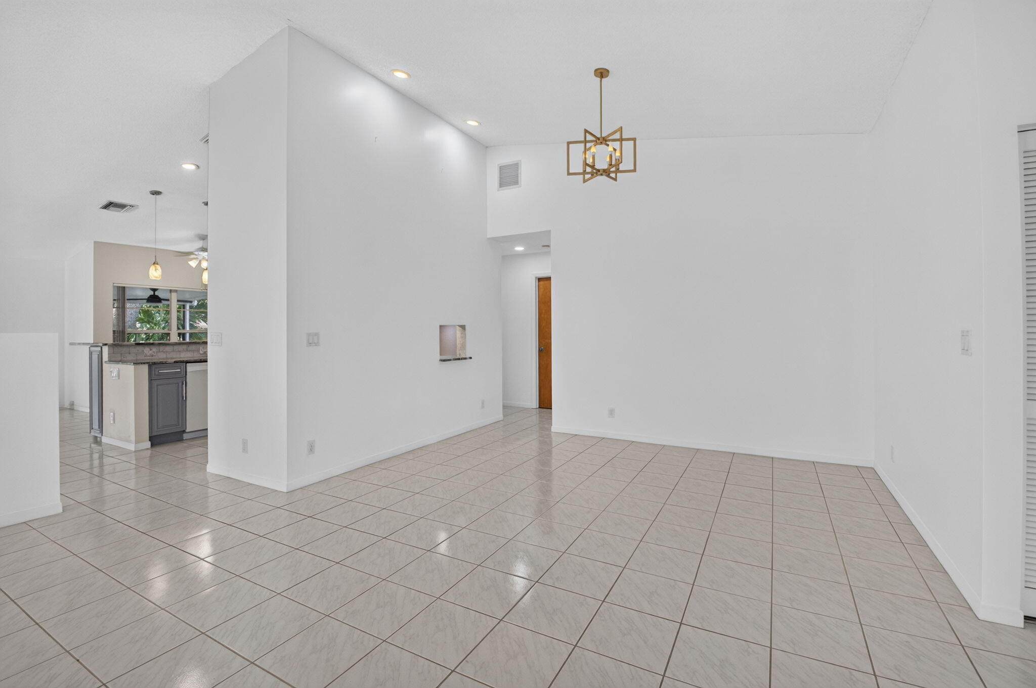 BOCA SPRINGS - Residential