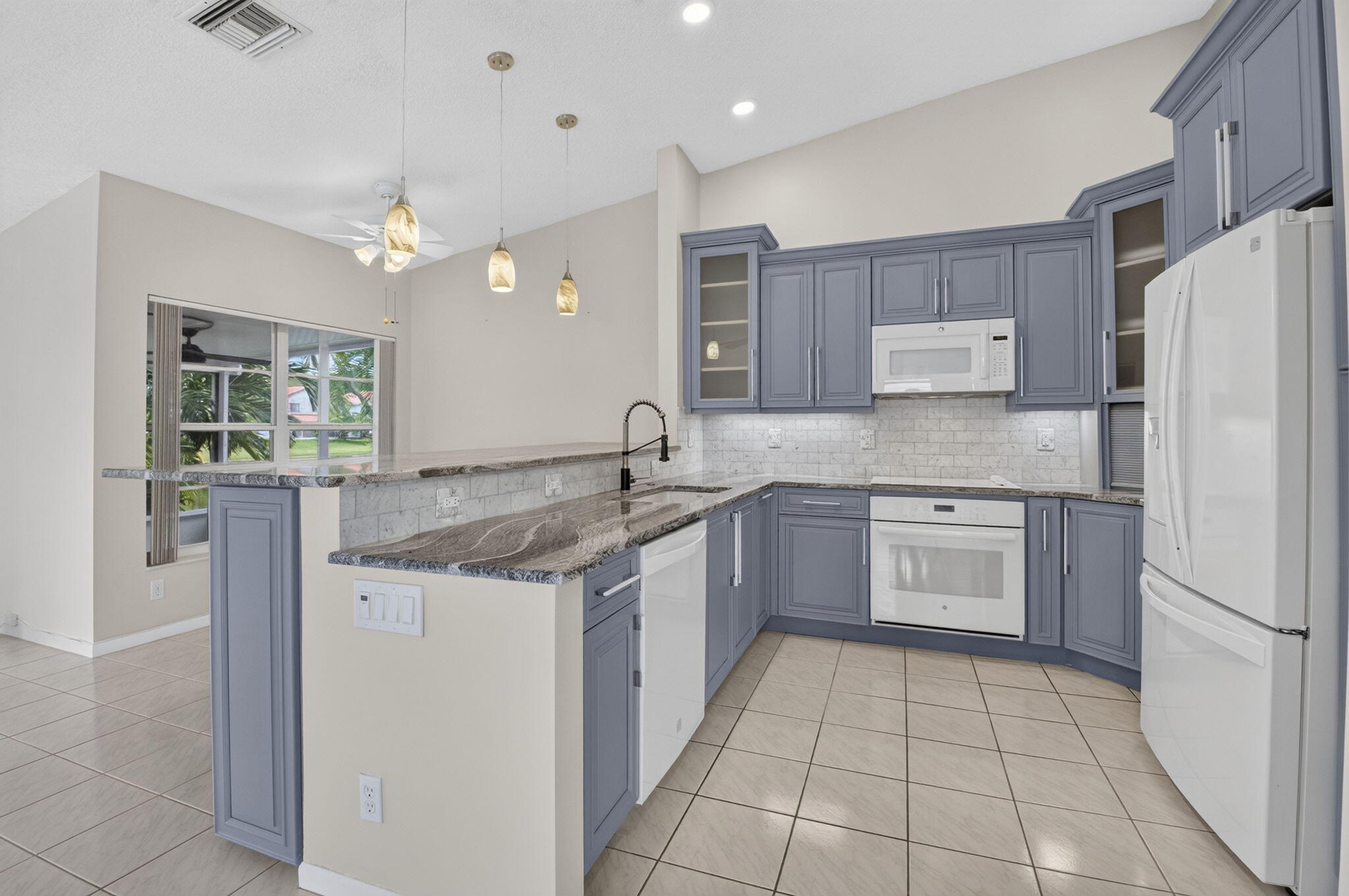 BOCA SPRINGS - Residential