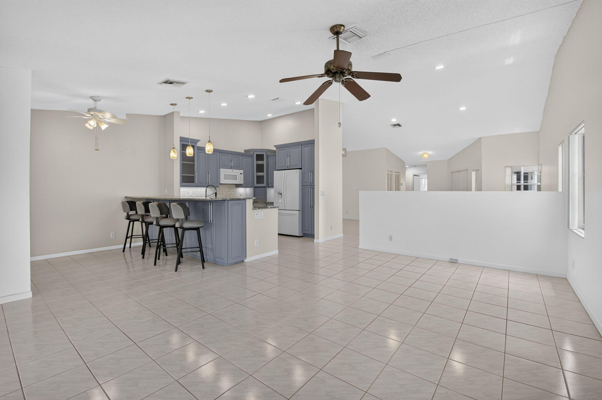 BOCA SPRINGS - Residential