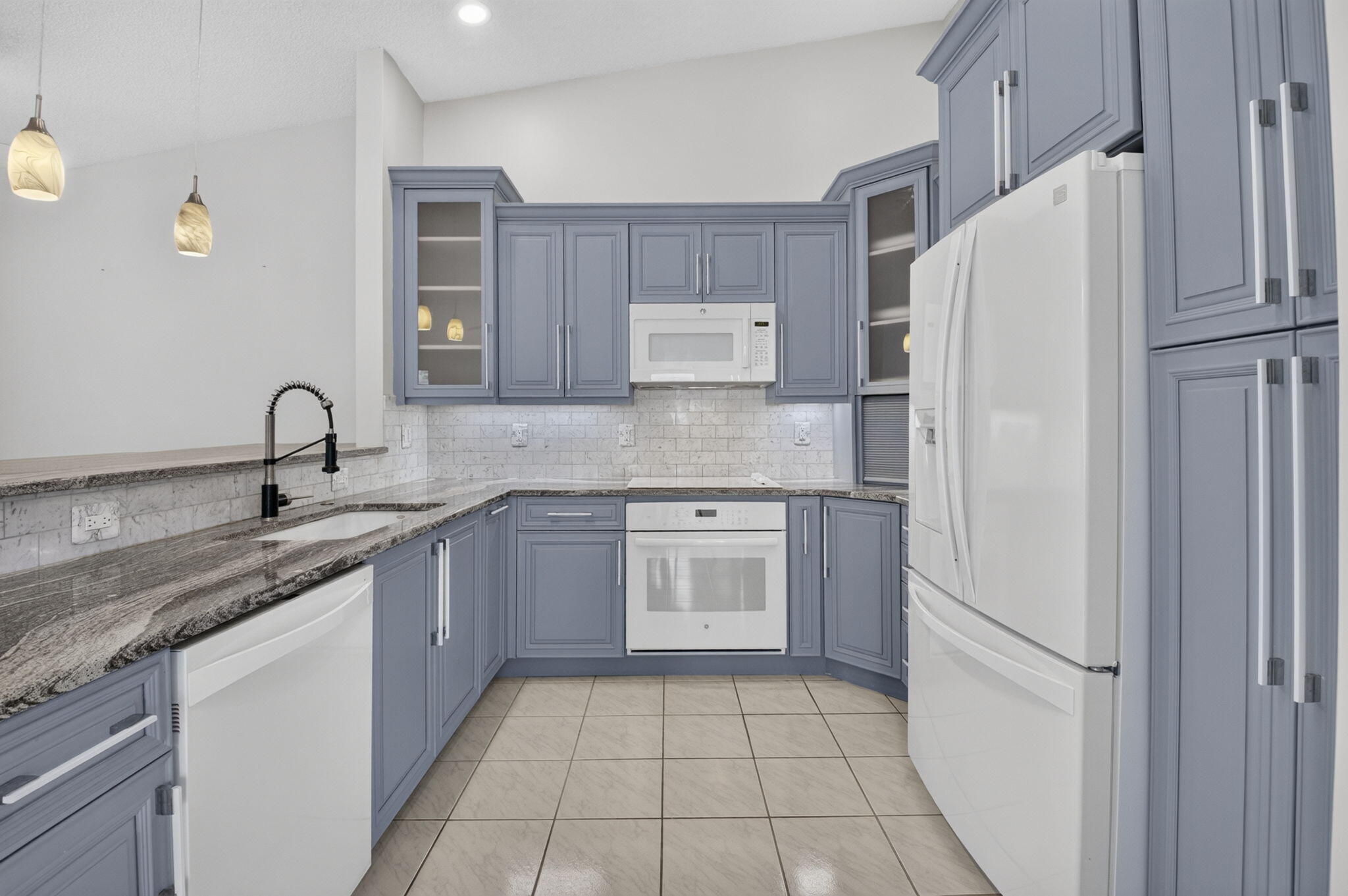 BOCA SPRINGS - Residential