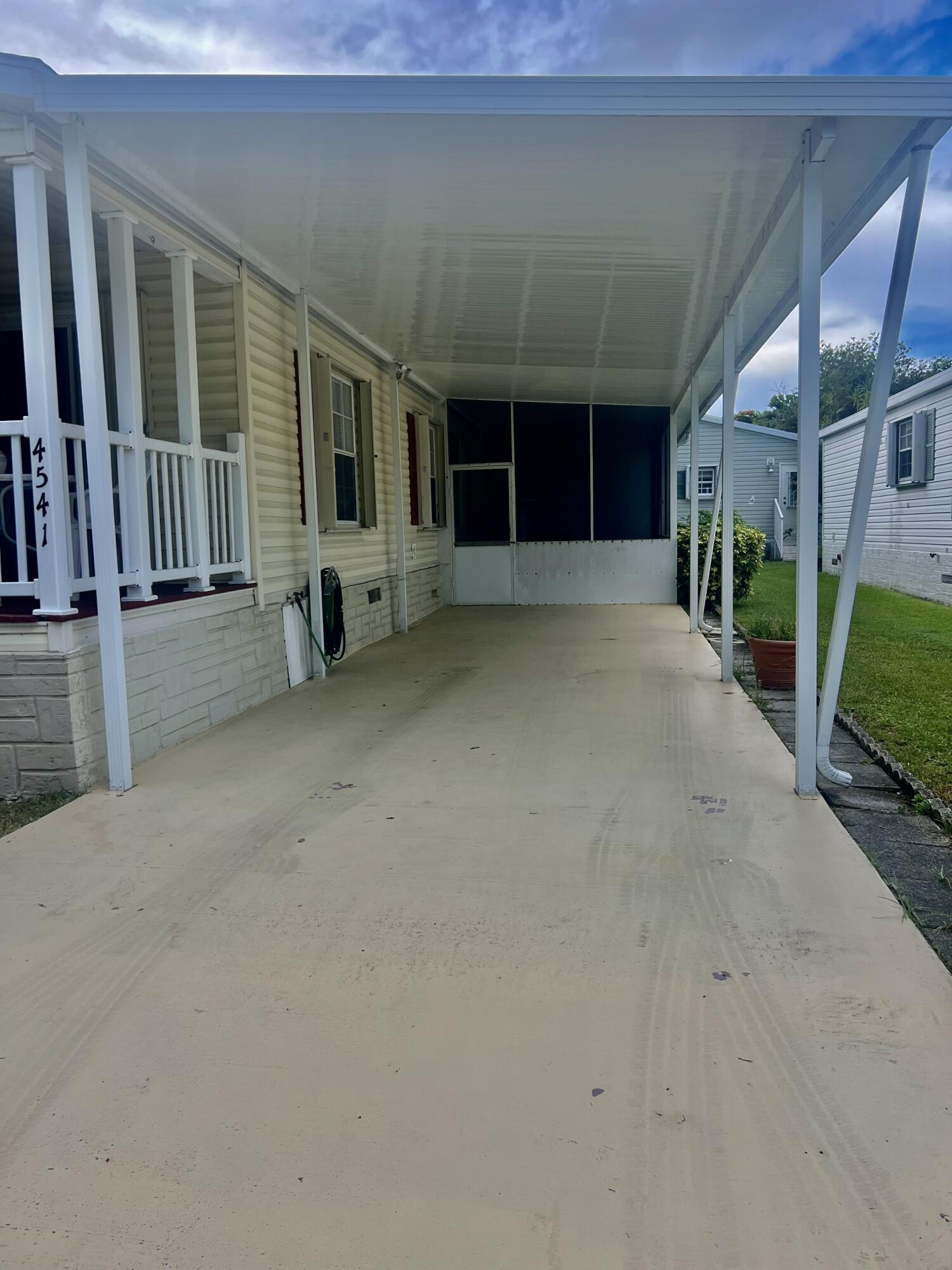 DEERFIELD LAKE - Residential