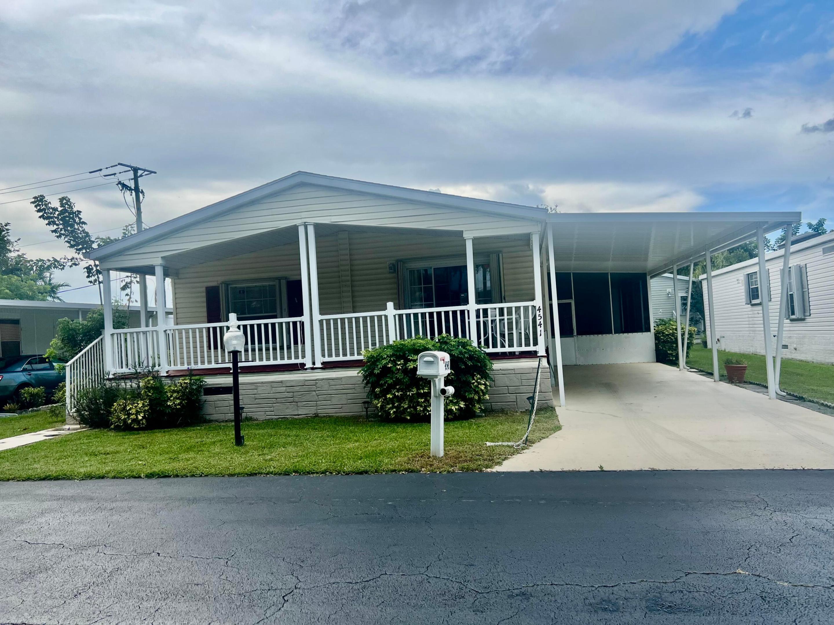 DEERFIELD LAKE - Residential