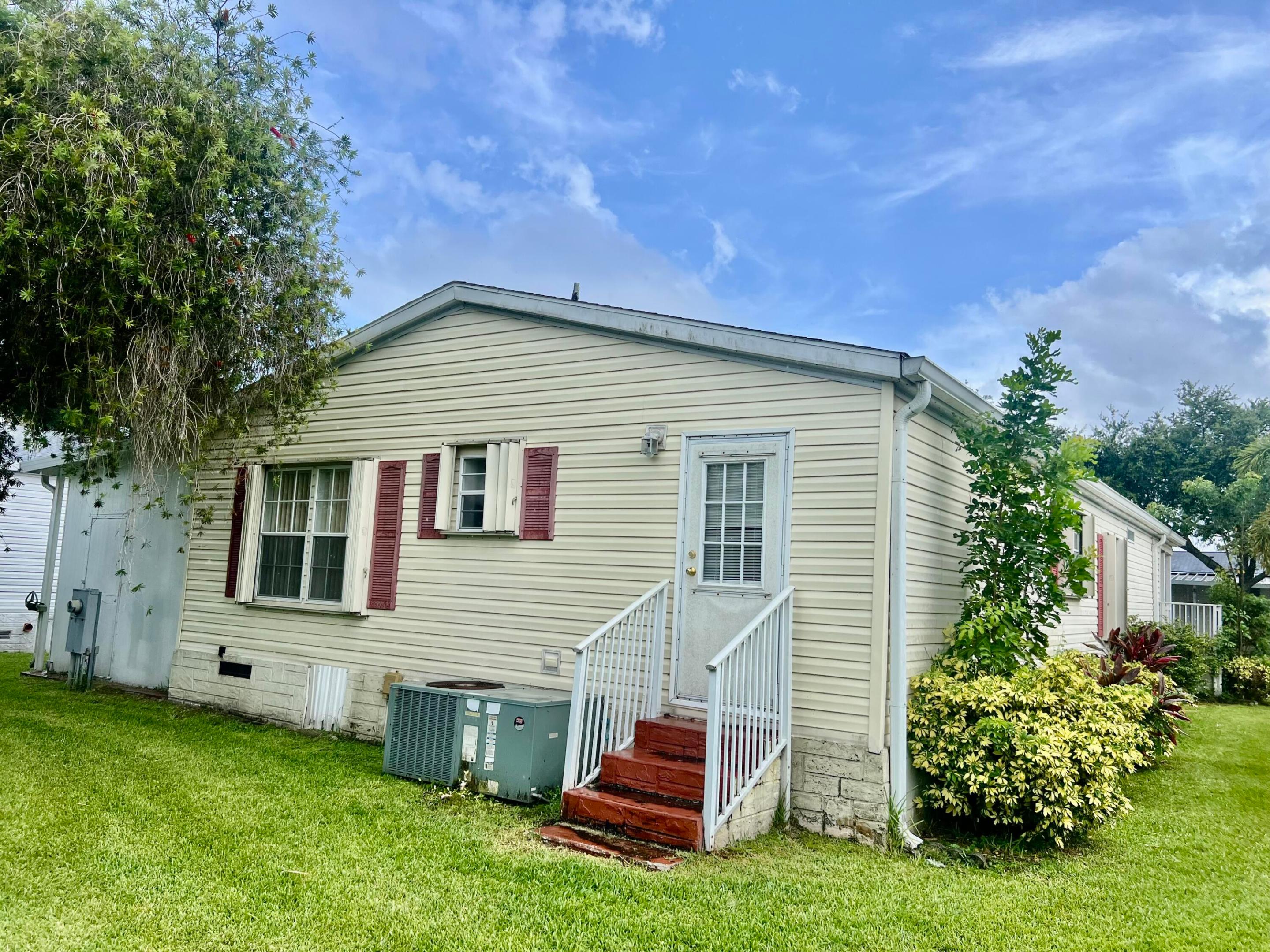 DEERFIELD LAKE - Residential