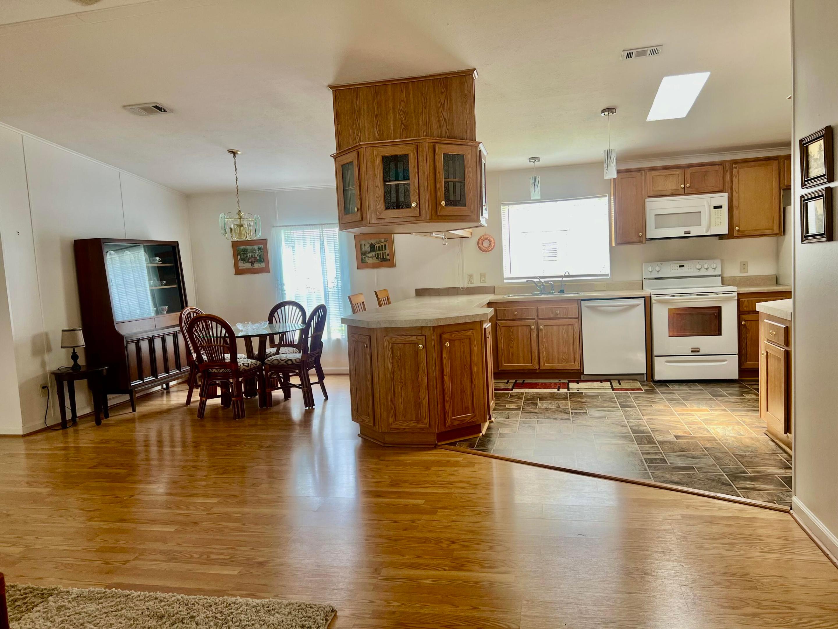 DEERFIELD LAKE - Residential