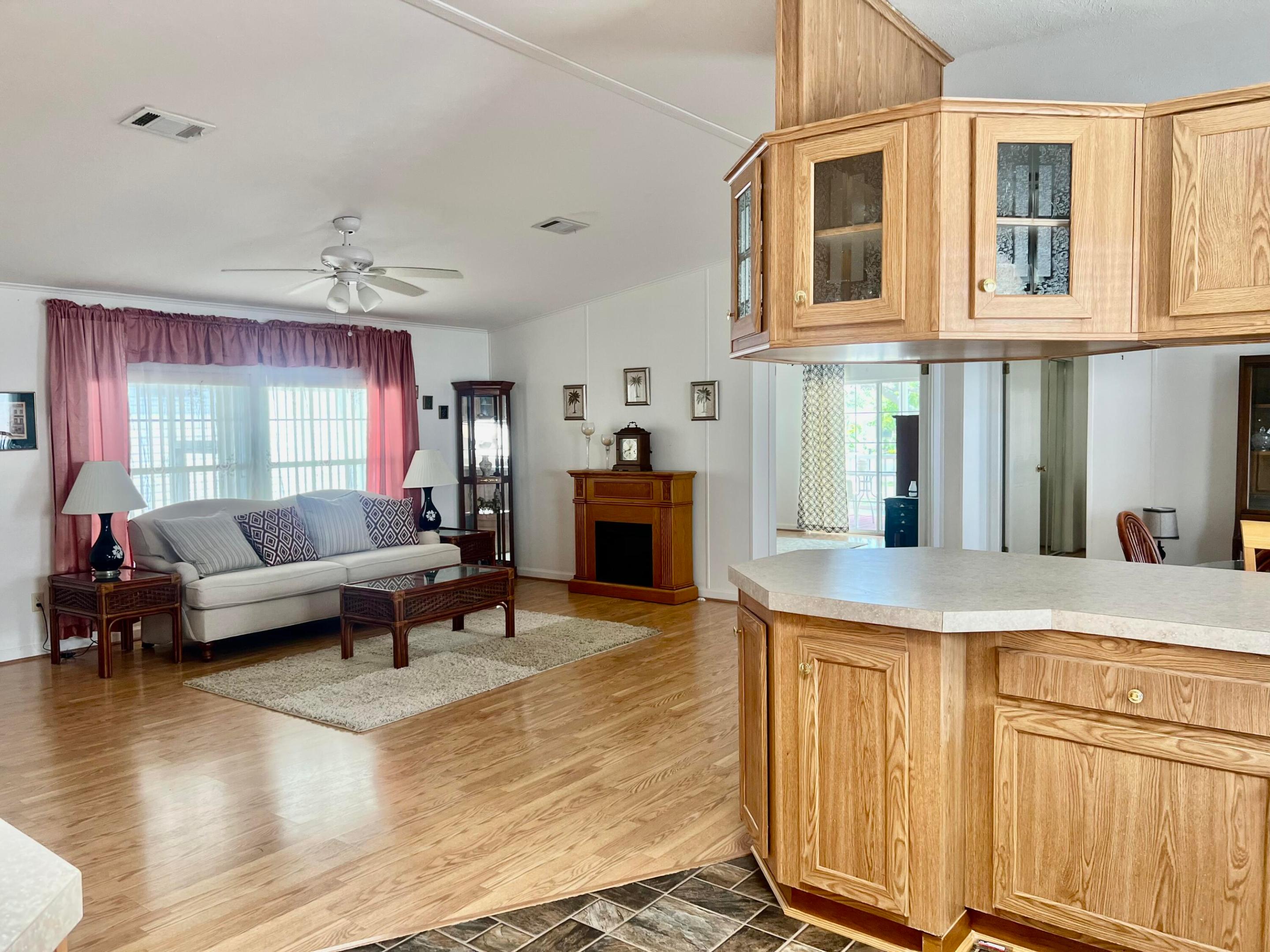DEERFIELD LAKE - Residential