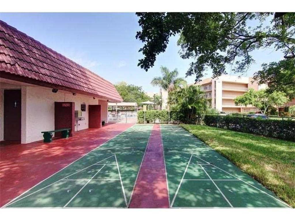 SUNRISE LAKES 4 - Residential