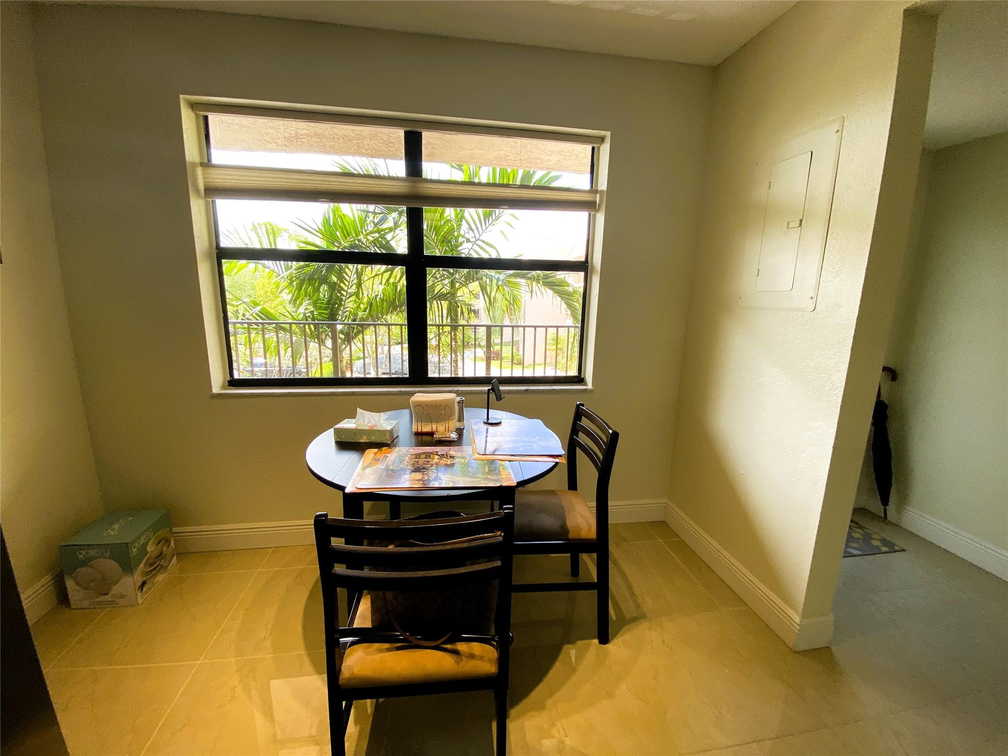 SUNRISE LAKES 4 - Residential