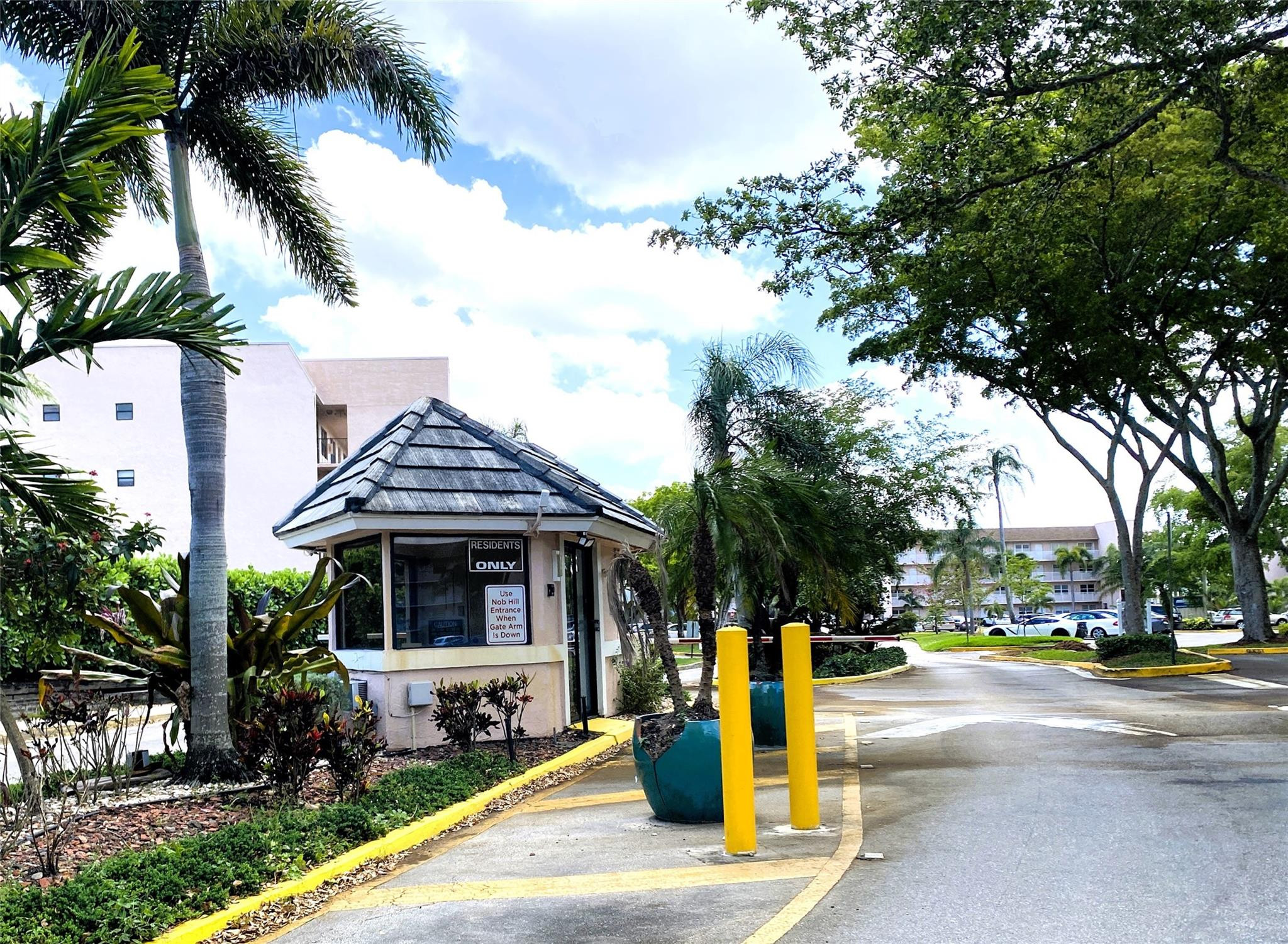 SUNRISE LAKES 4 - Residential