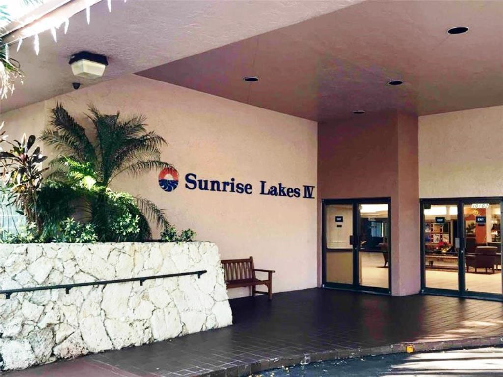 SUNRISE LAKES 4 - Residential