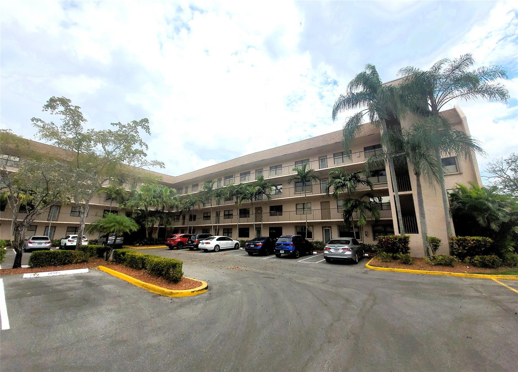 SUNRISE LAKES 4 - Residential