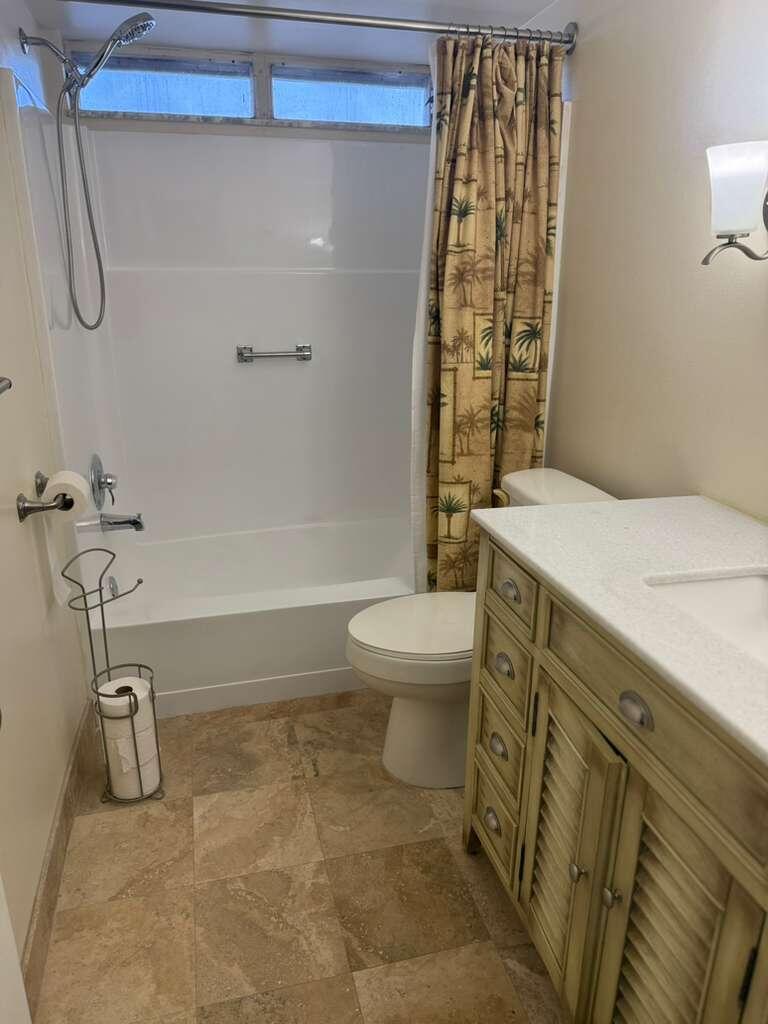 VILLAGE ROYALE GREENDALE CONDO - Residential