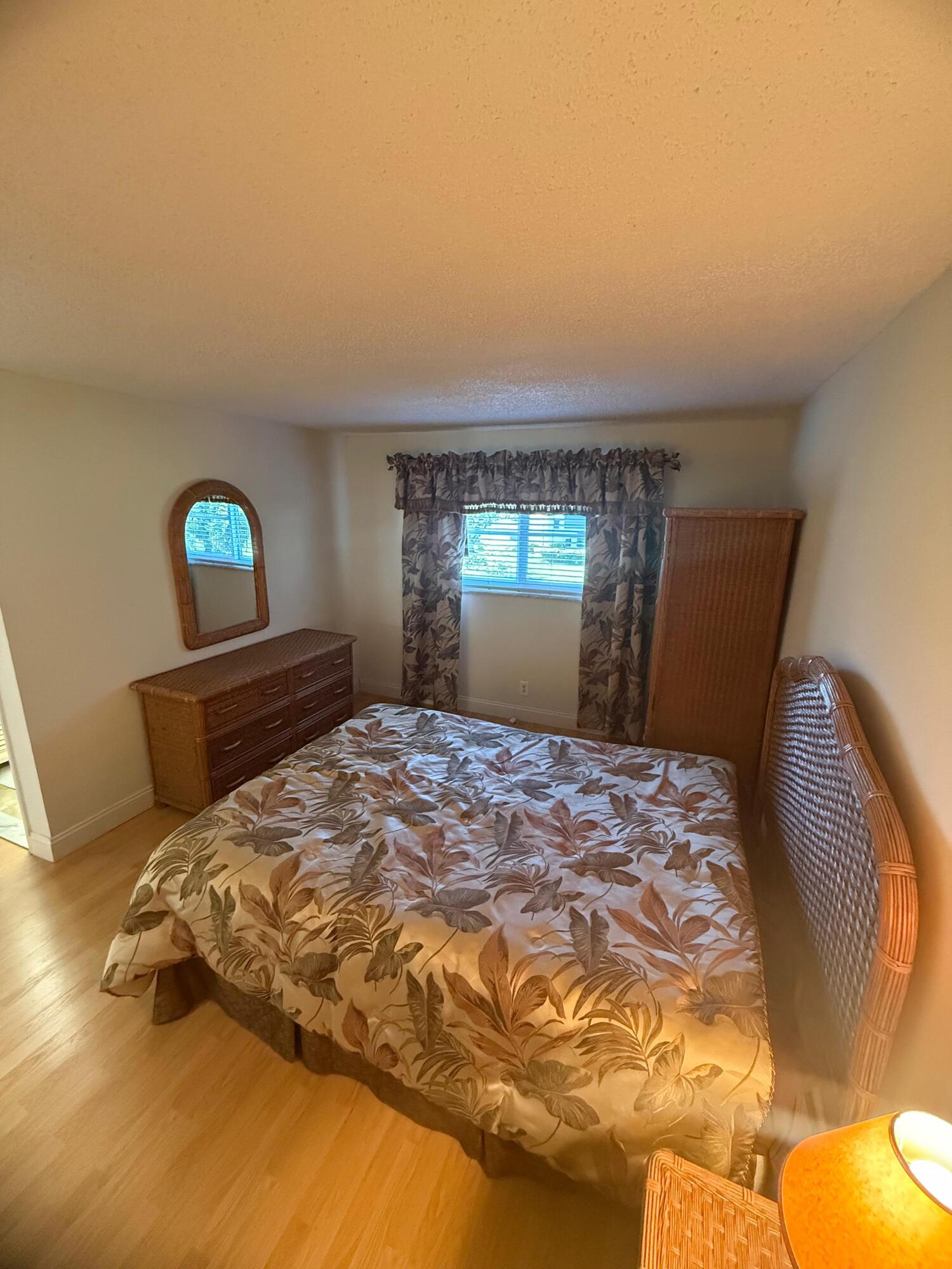 VILLAGE ROYALE GREENDALE CONDO - Residential
