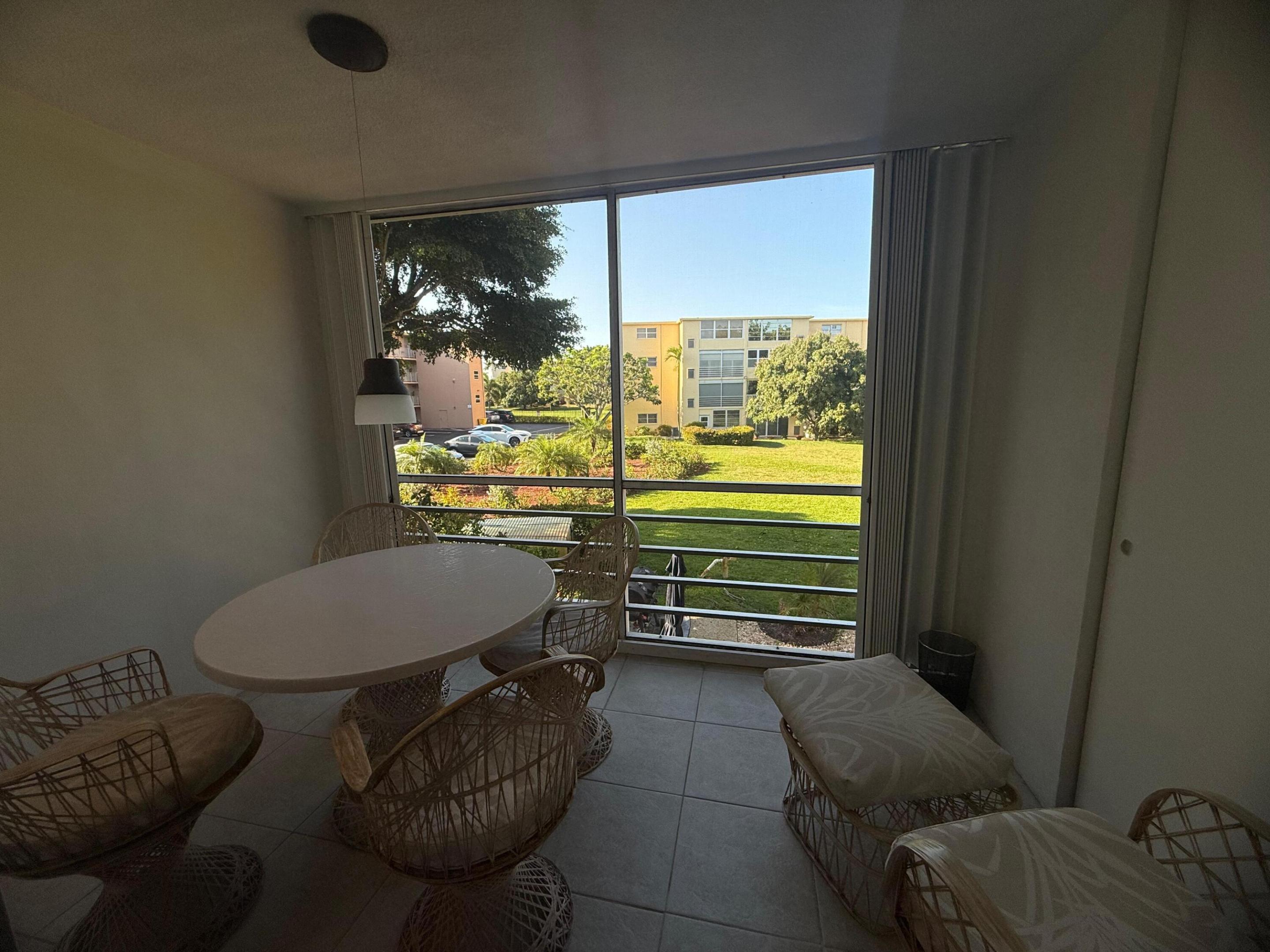 VILLAGE ROYALE GREENDALE CONDO - Residential