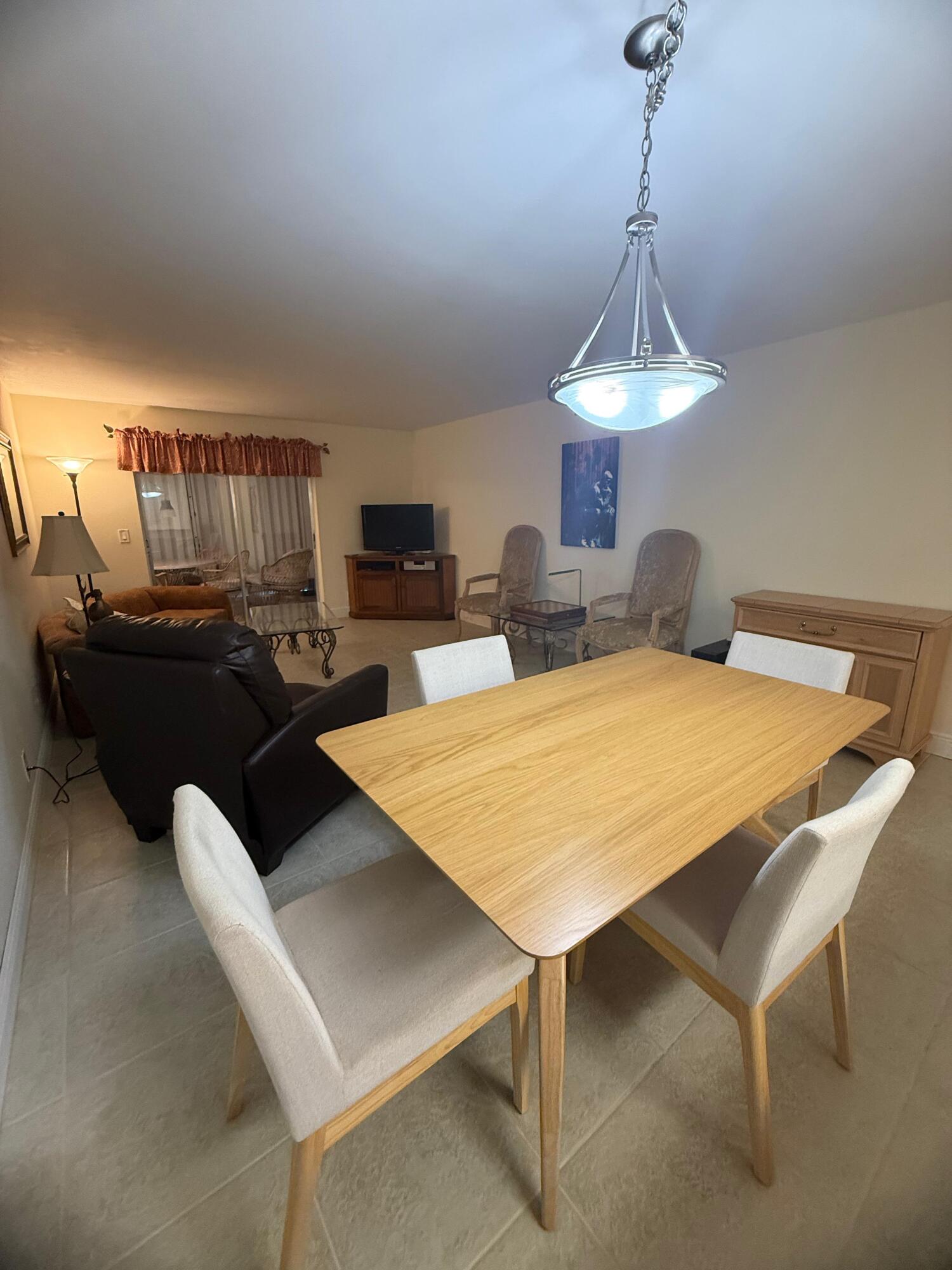 VILLAGE ROYALE GREENDALE CONDO - Residential