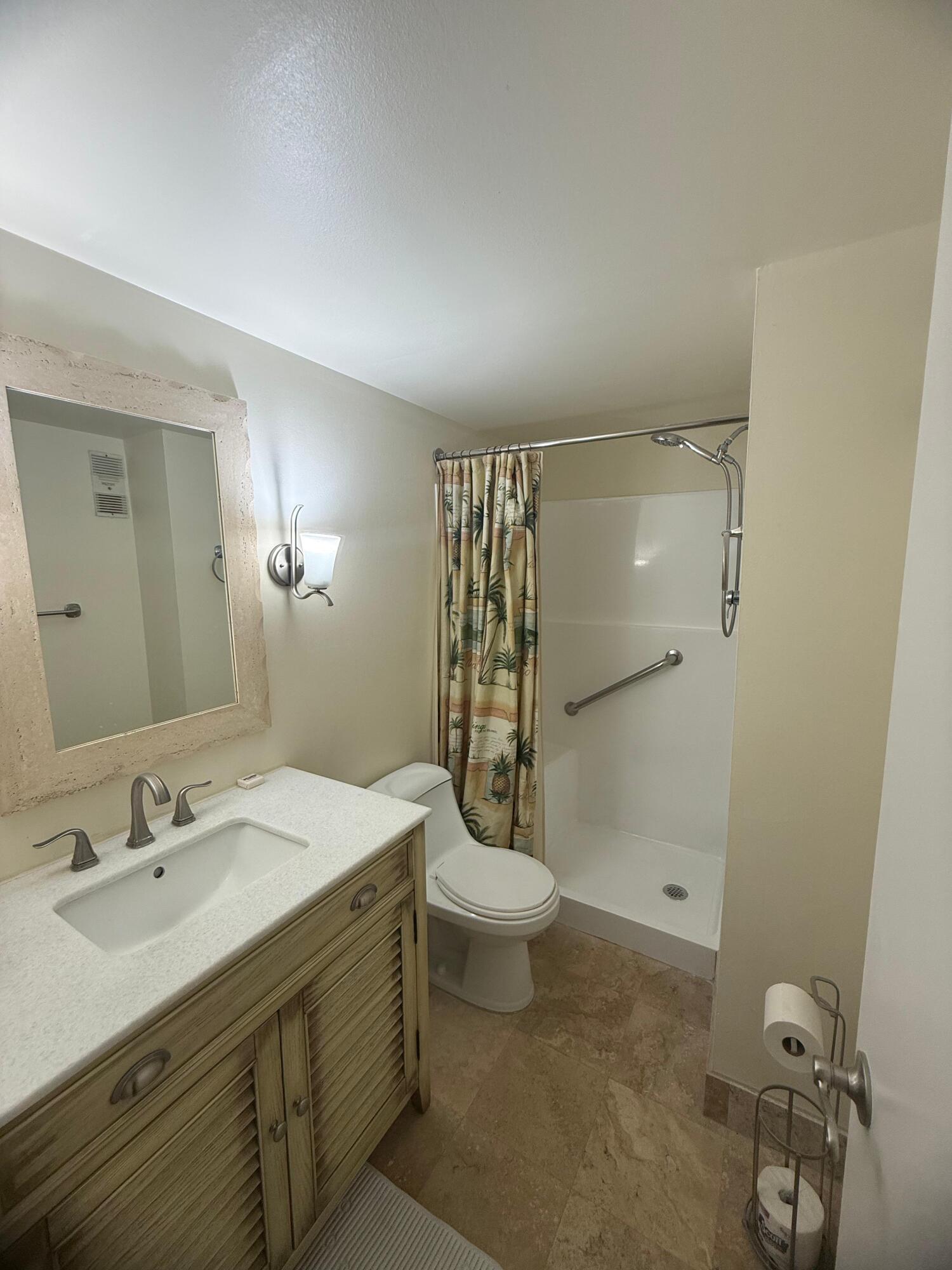 VILLAGE ROYALE GREENDALE CONDO - Residential