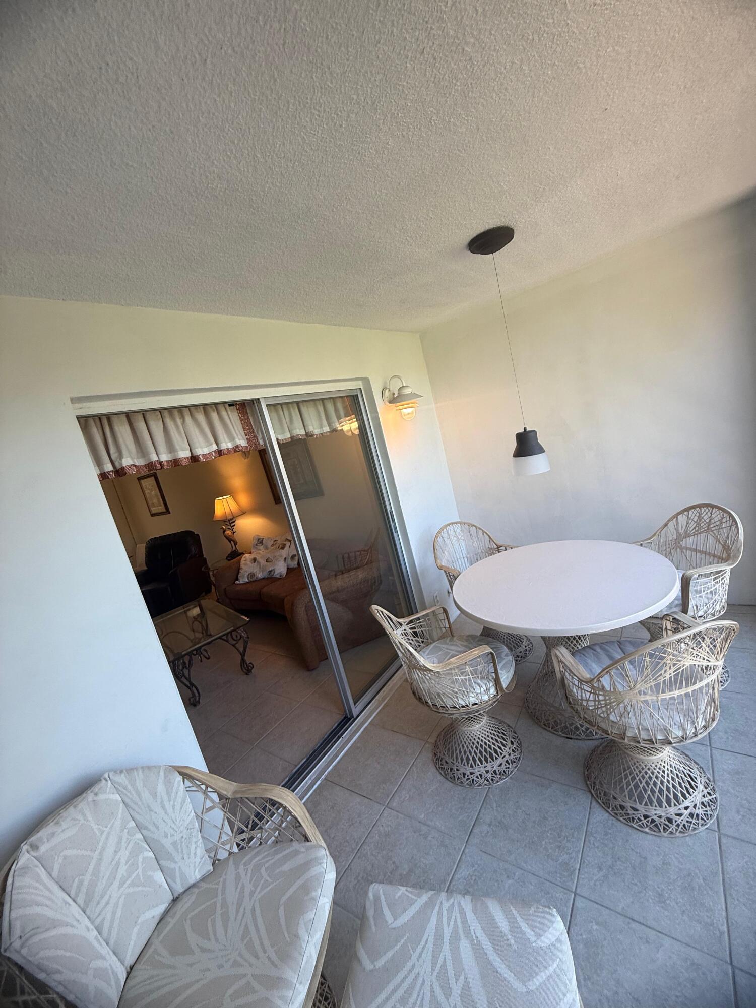 VILLAGE ROYALE GREENDALE CONDO - Residential