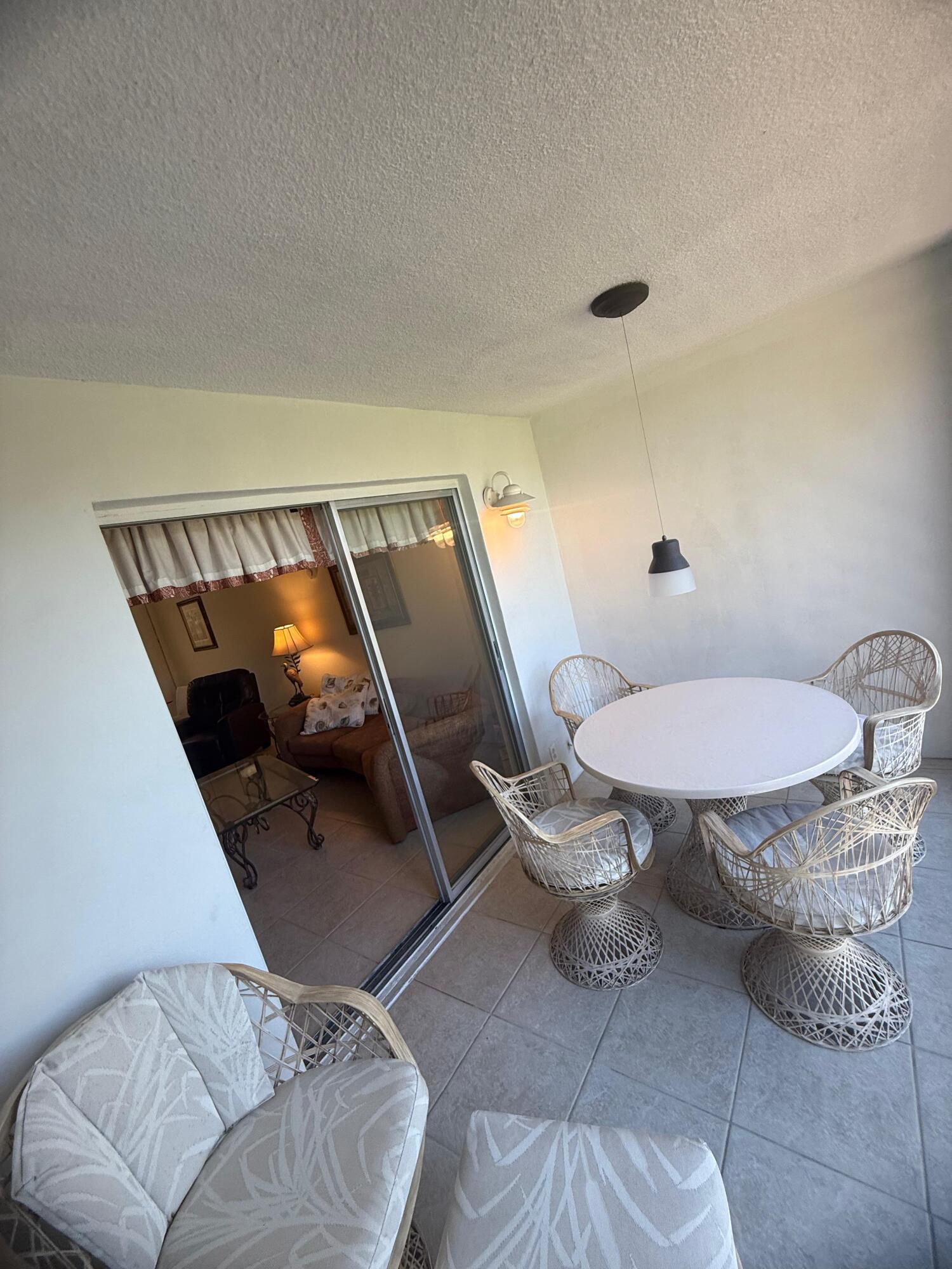 VILLAGE ROYALE GREENDALE CONDO - Residential