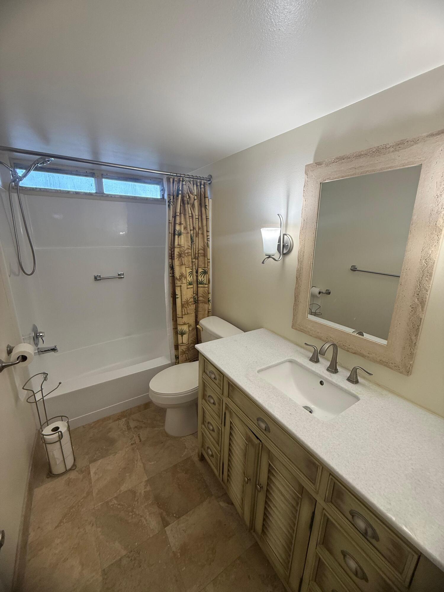 VILLAGE ROYALE GREENDALE CONDO - Residential