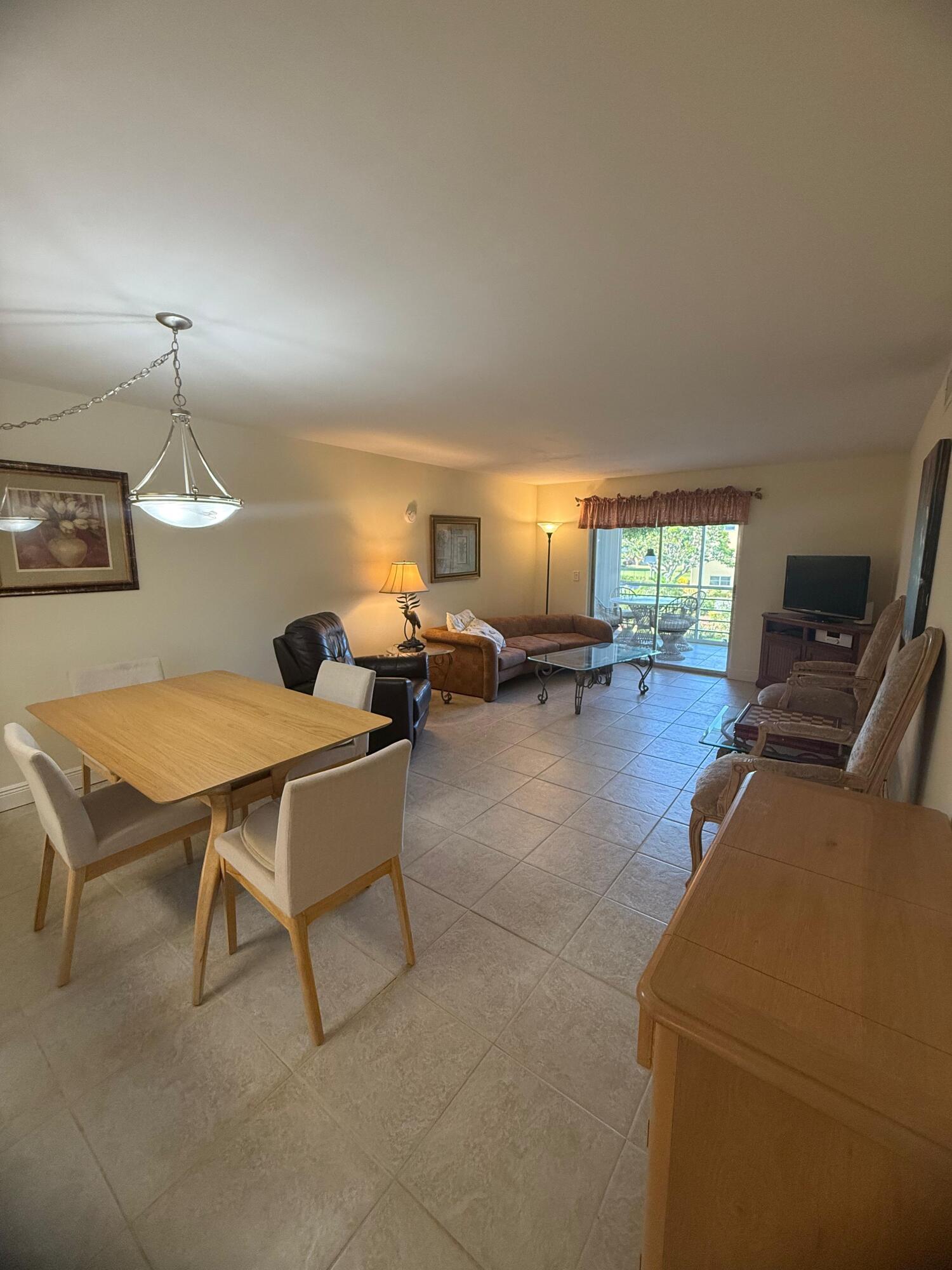 VILLAGE ROYALE GREENDALE CONDO - Residential