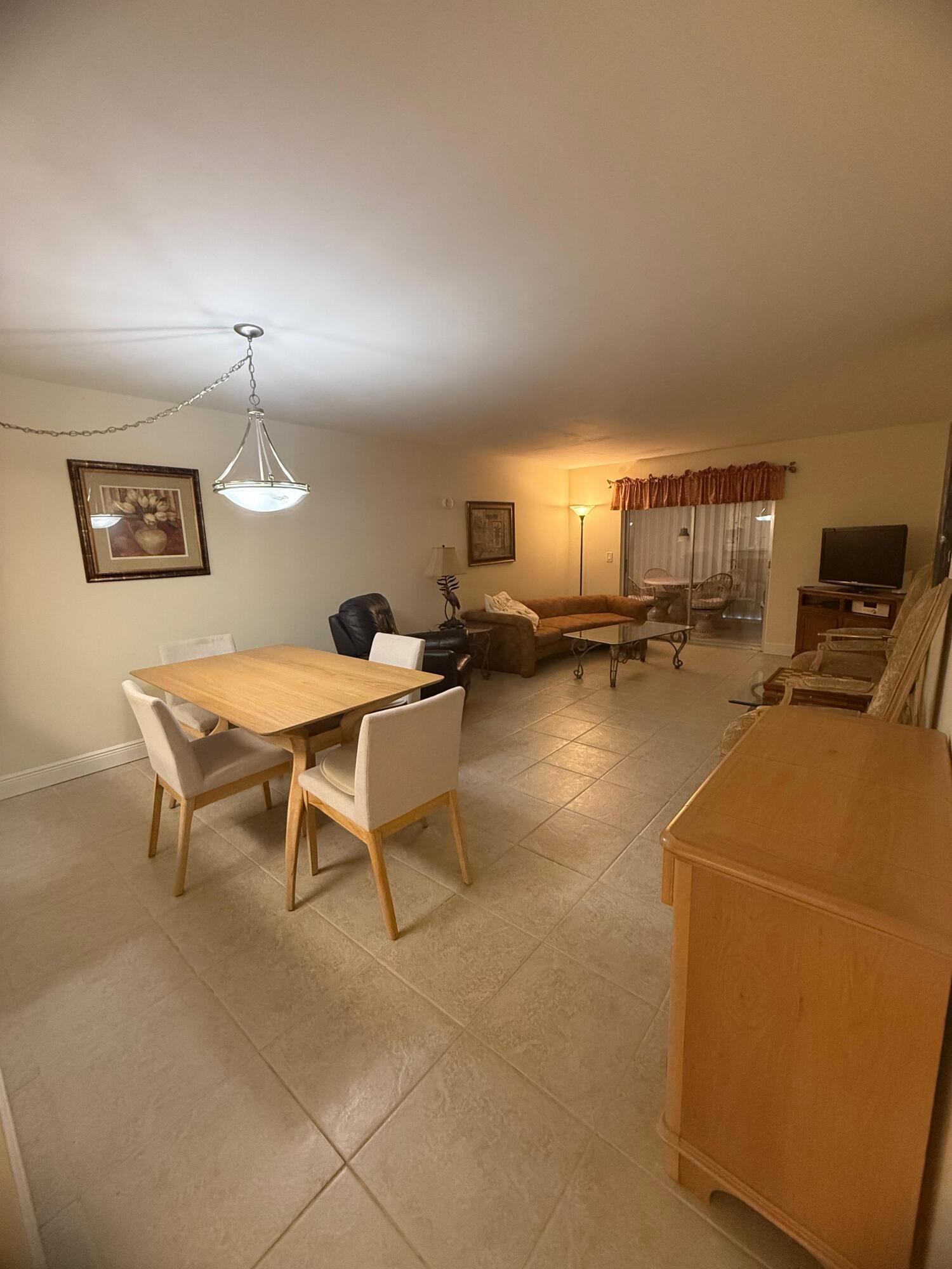 VILLAGE ROYALE GREENDALE CONDO - Residential