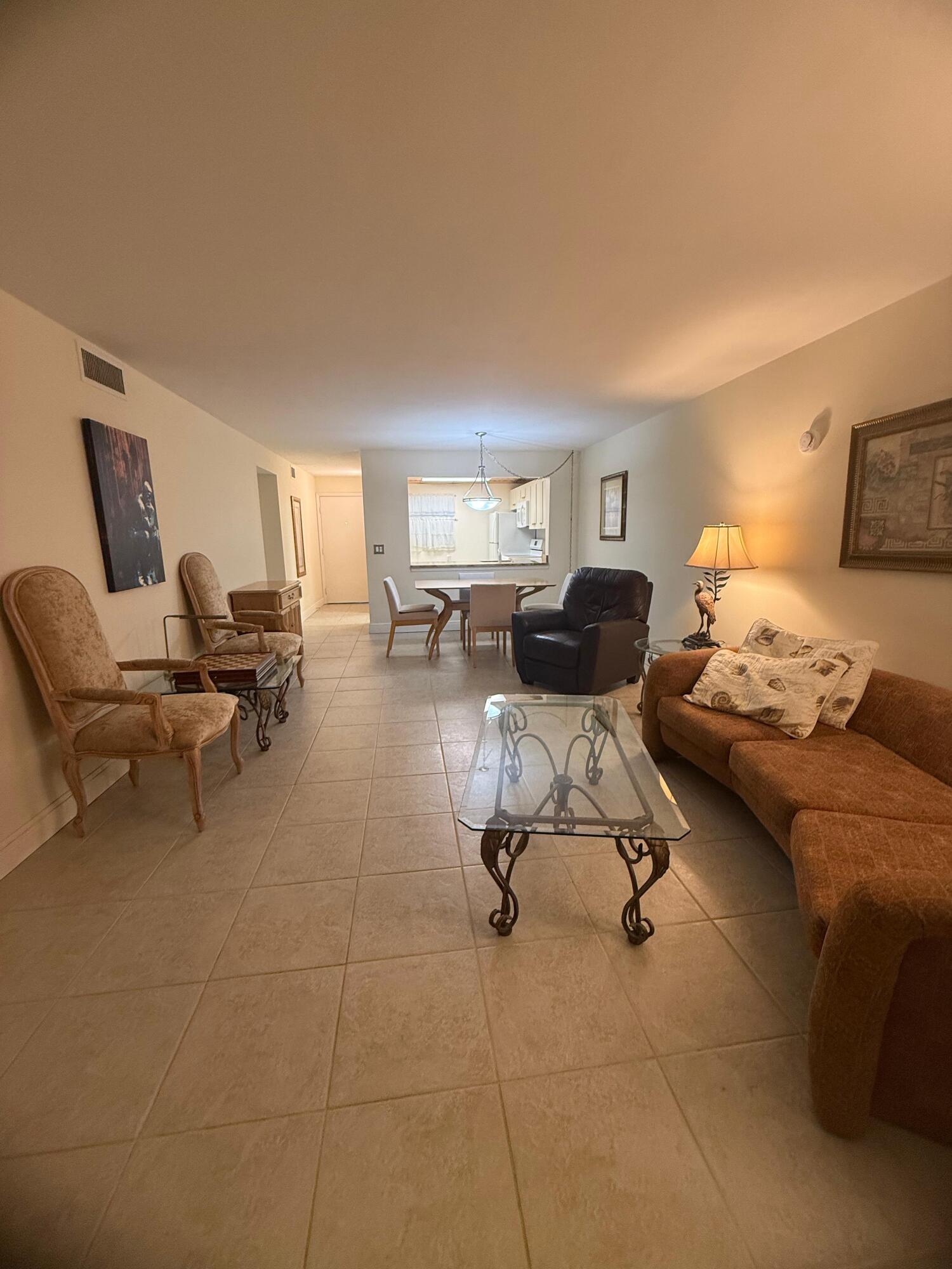 VILLAGE ROYALE GREENDALE CONDO - Residential
