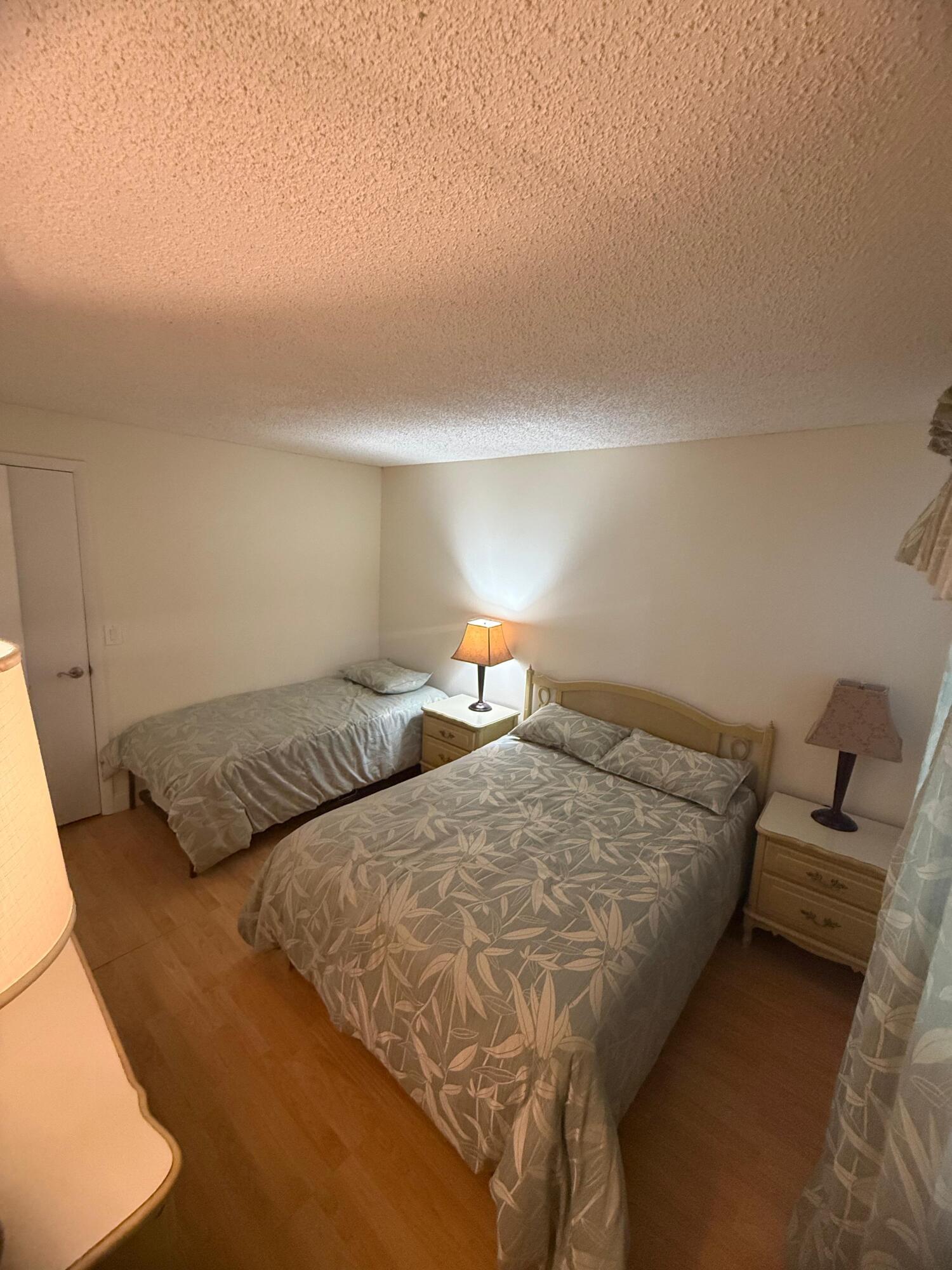 VILLAGE ROYALE GREENDALE CONDO - Residential