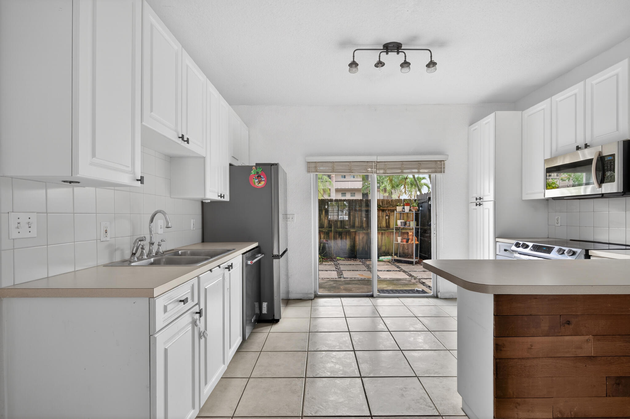 WASHINGTON PALMS CONDO - Residential Lease