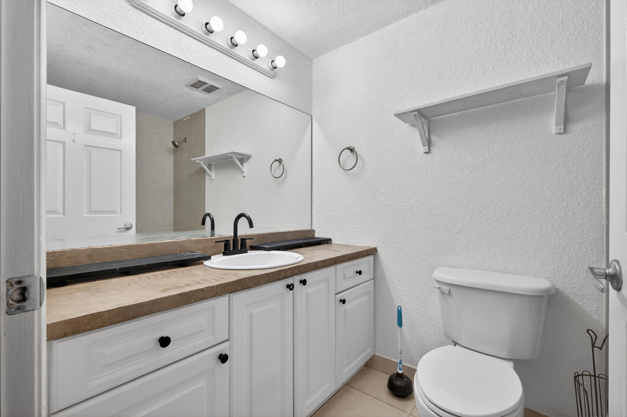 WASHINGTON PALMS CONDO - Residential Lease