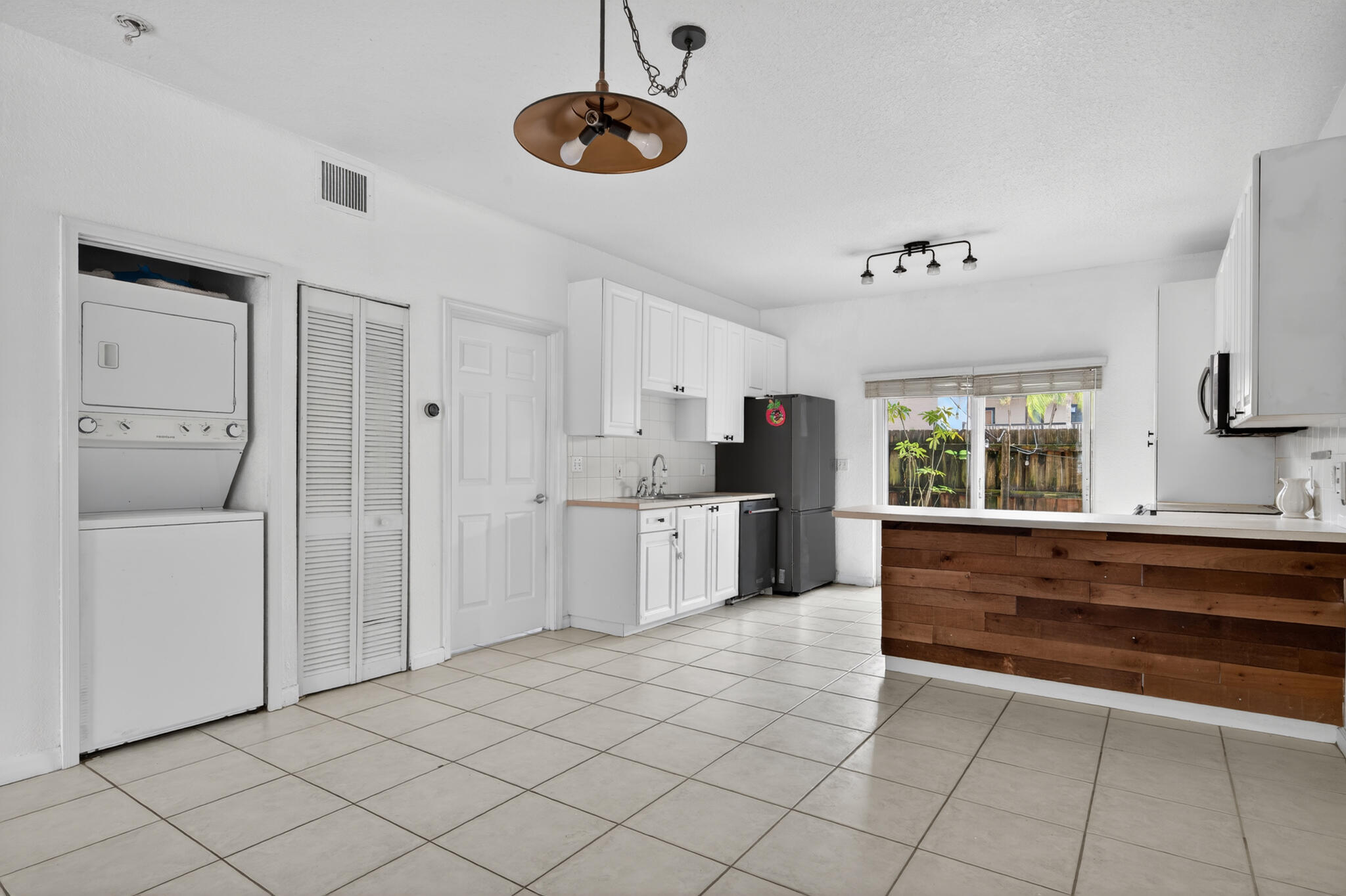 WASHINGTON PALMS CONDO - Residential Lease
